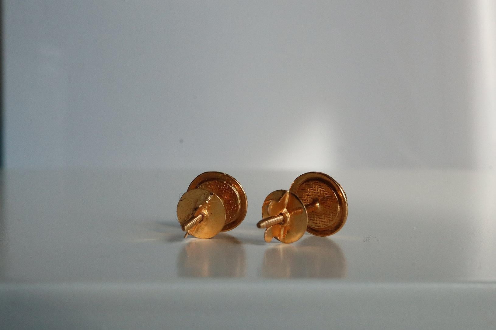 Grade A Burma Jadeite Jade earring in 18k solid gold For Sale 1