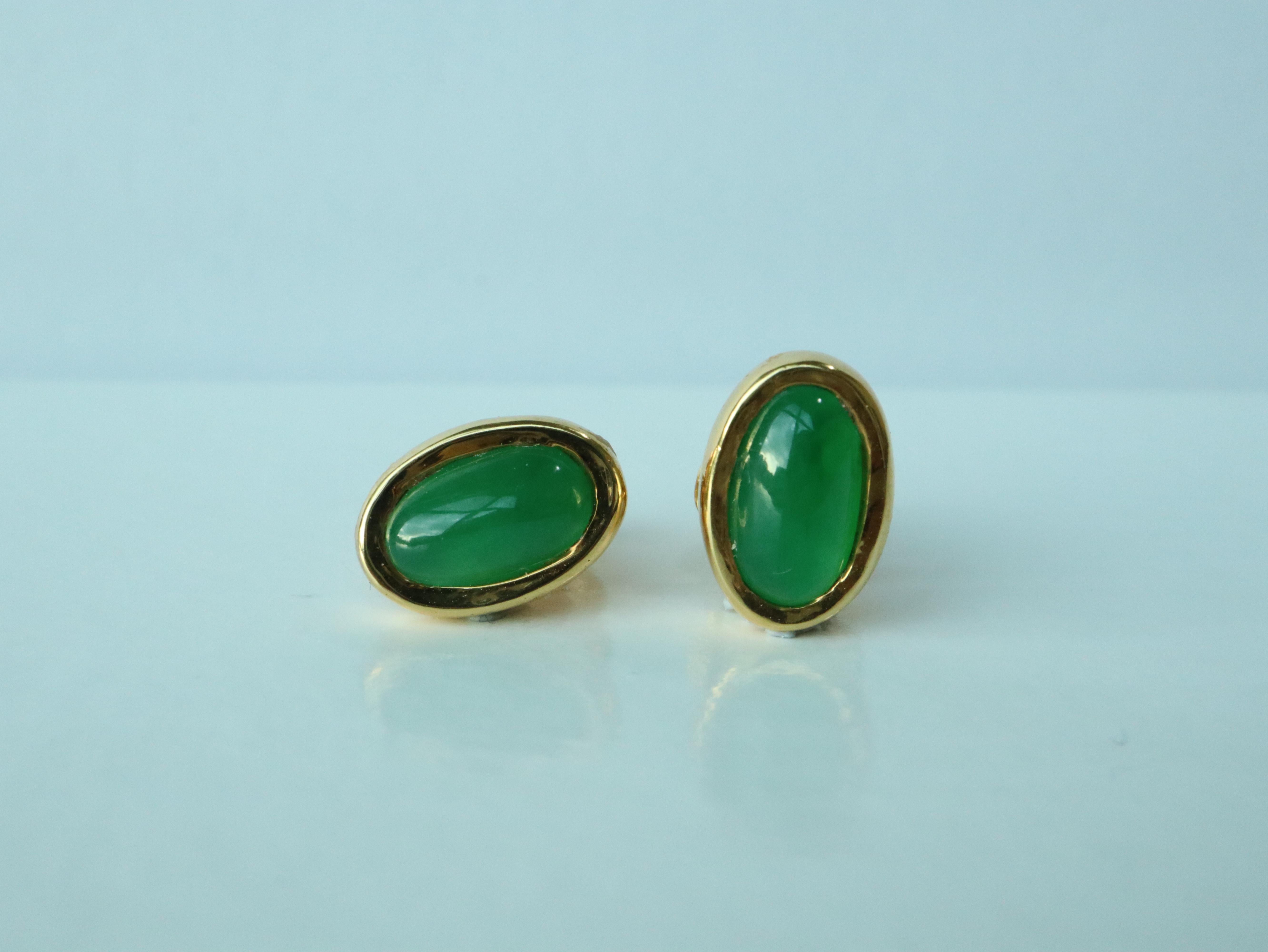 This earring is set with Burmese Type A Jadeite Jade in 18k solid gold. Both the jade and the gold are completely natural, originating from Burma, and free from any enhancements or treatments. We fully guarantee their authenticity. These earrings