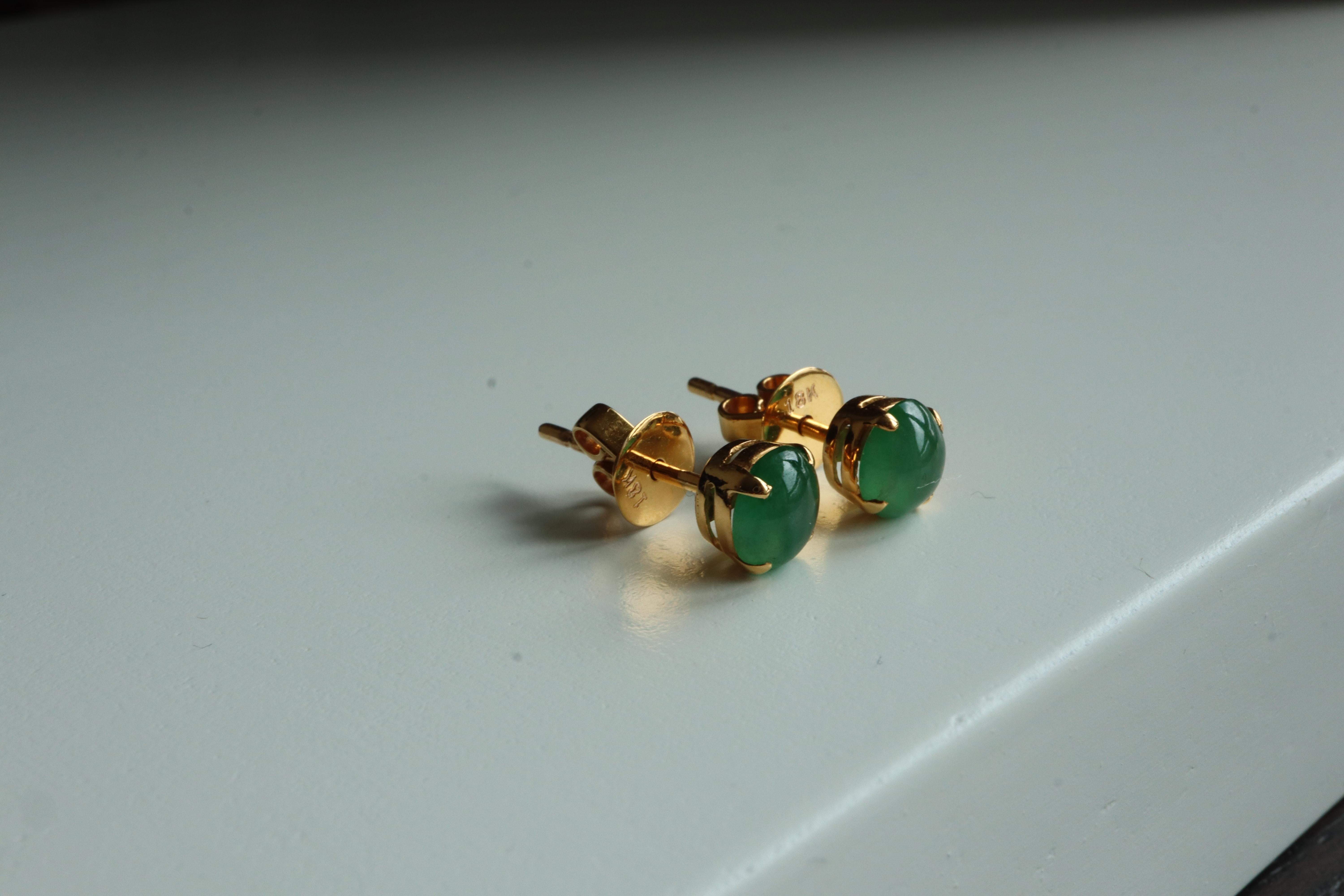Grade A Jadeite Jade Stud earring in 18k solid gold (5.75x5.28 mm T1.34g) In New Condition In Singapore, SG