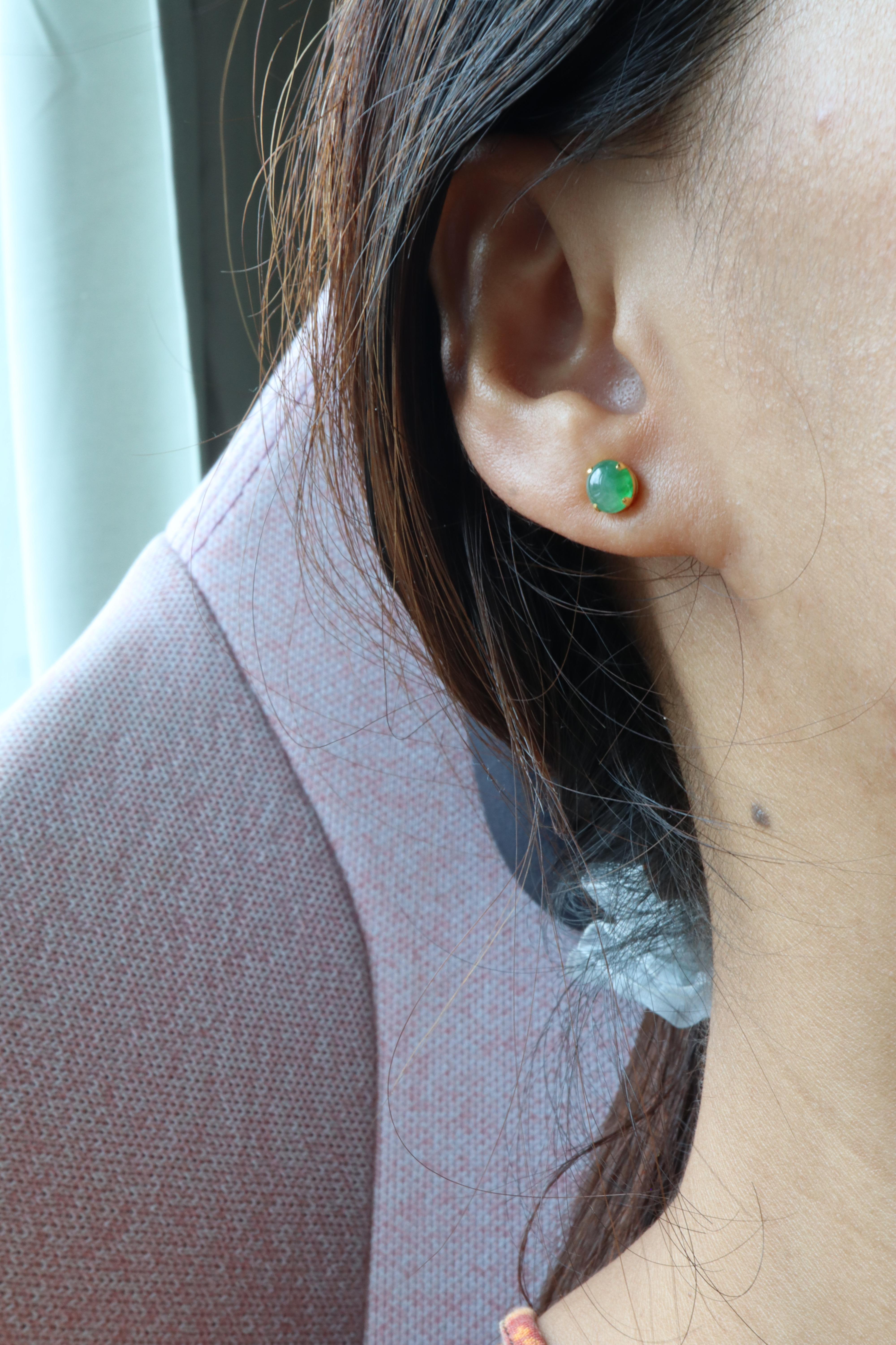 Women's Grade A Jadeite Jade Stud earring in 18k solid gold (5.75x5.28 mm T1.34g)