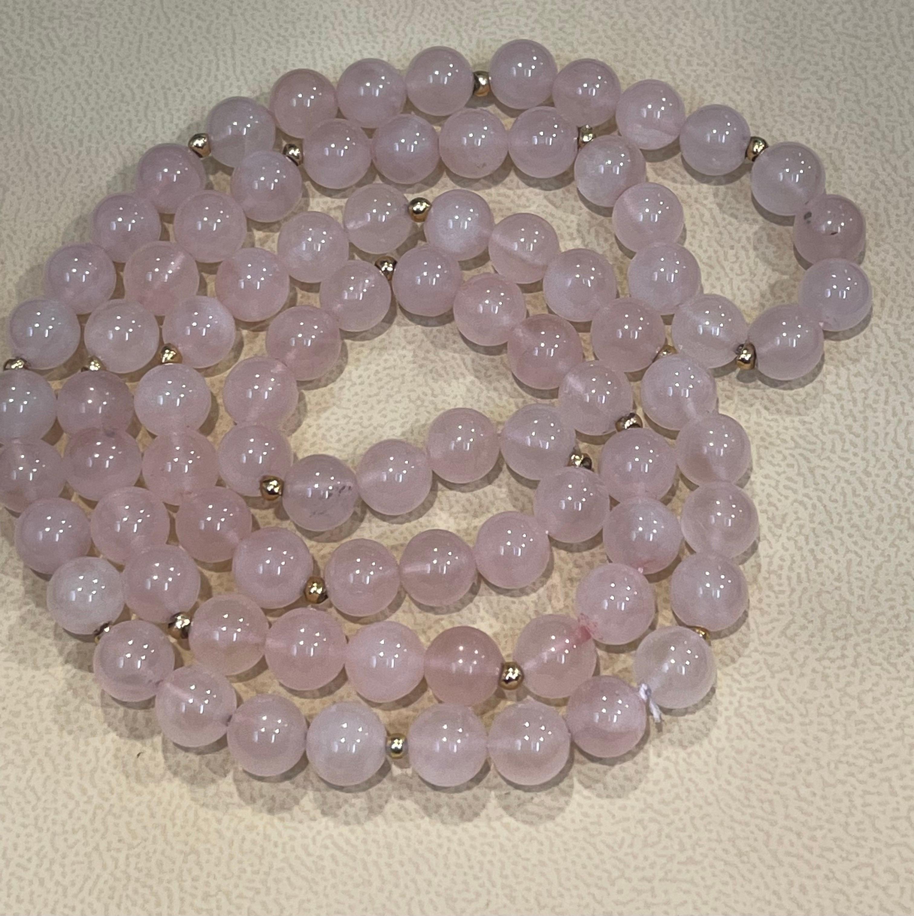 Grade A+ Rosenquarz-Kristall-Perlenkette 8,5 mm, mit 14 K Goldperlen, echt, neuwertig (Rundschliff) im Angebot