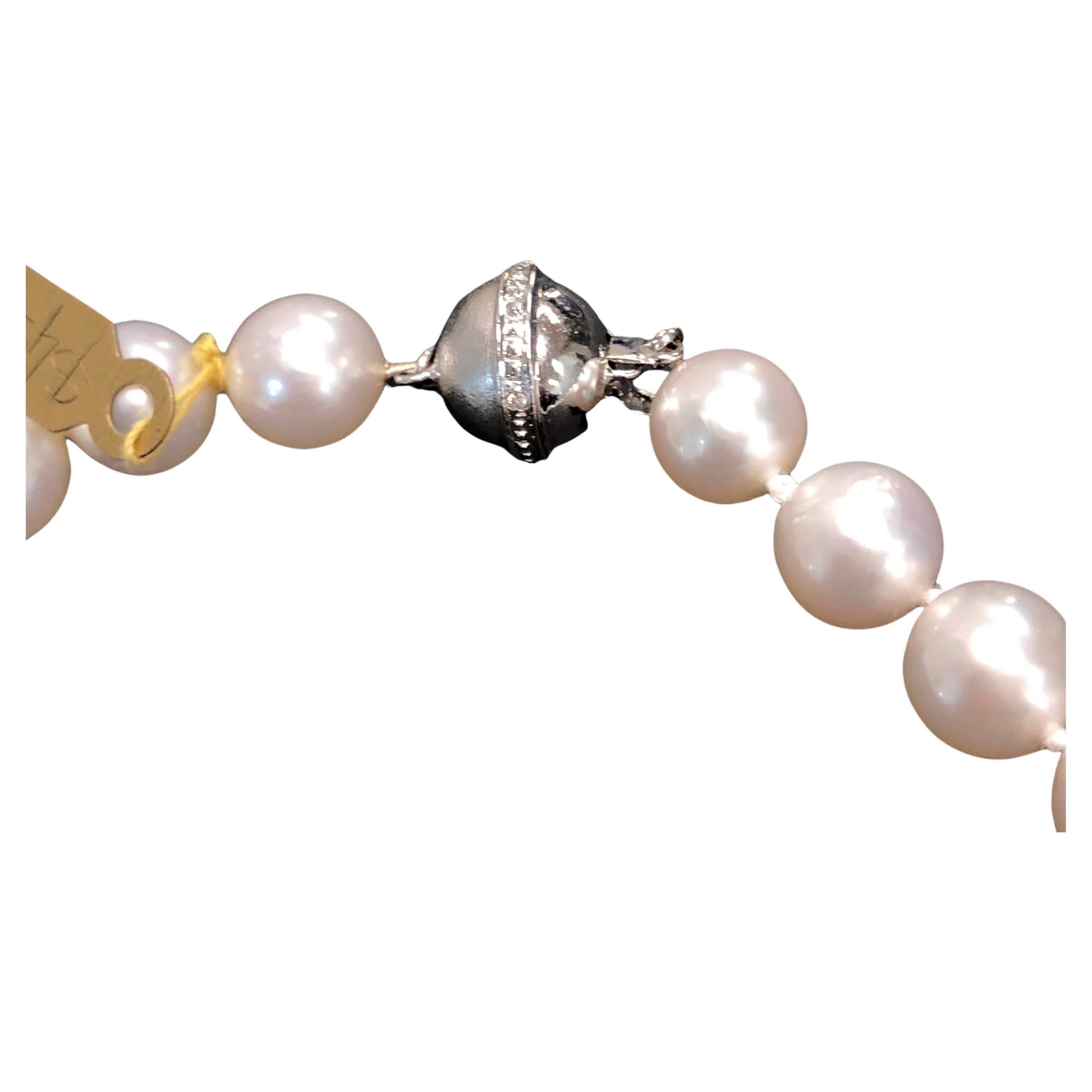 Silver-white South Sea pearl necklace.
Graduated round pearls from 8.7 mm to 12.5 mm in diameter.
Professionally strung notted and fitted with 14 carat white gold ball clasp,
11 mm in diameter in half poliched half matte finish
Necklace lenght is 49