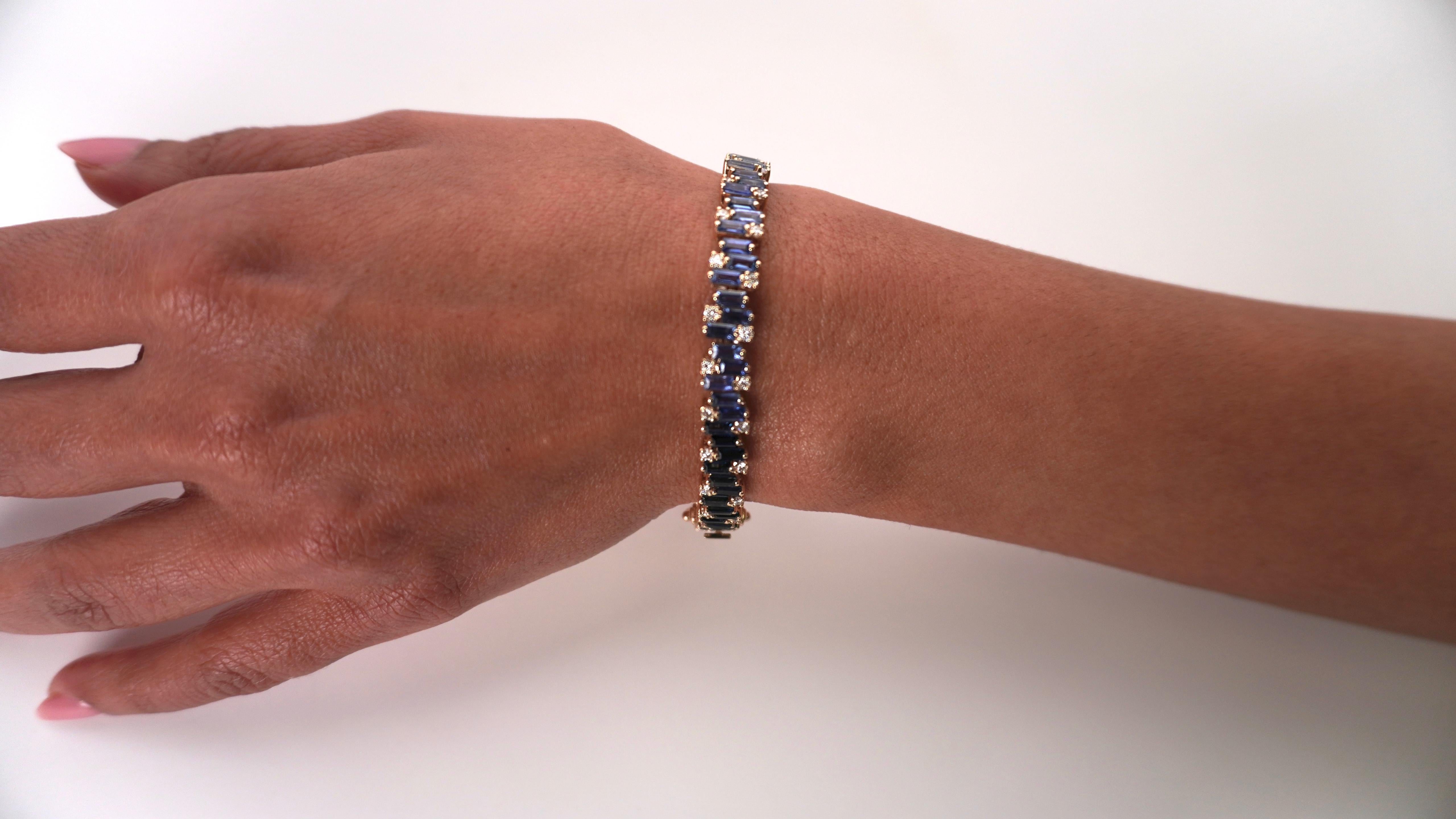 12.19 Carat Gradient Blue Sapphire Yellow Gold Baguette Bracelet with Diamonds im Angebot 4