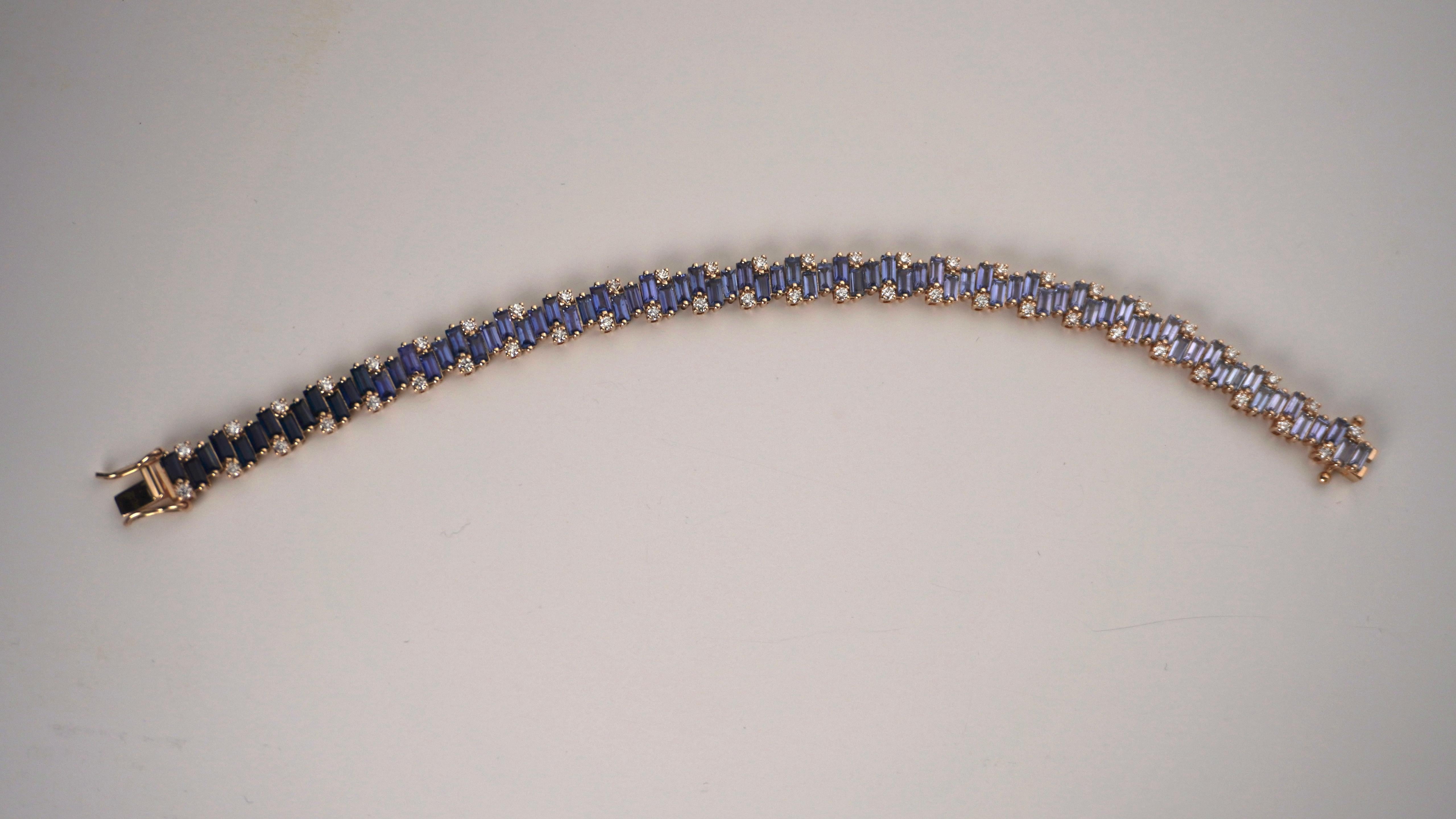 12.19 Carat Gradient Blue Sapphire Yellow Gold Baguette Bracelet with Diamonds im Angebot 3