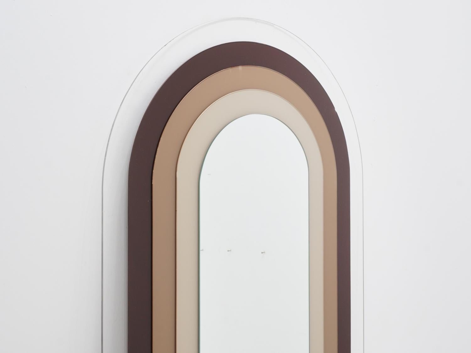Reflect on your stylish taste in this sleek and beautiful vintage gradient mirror. 

- 64