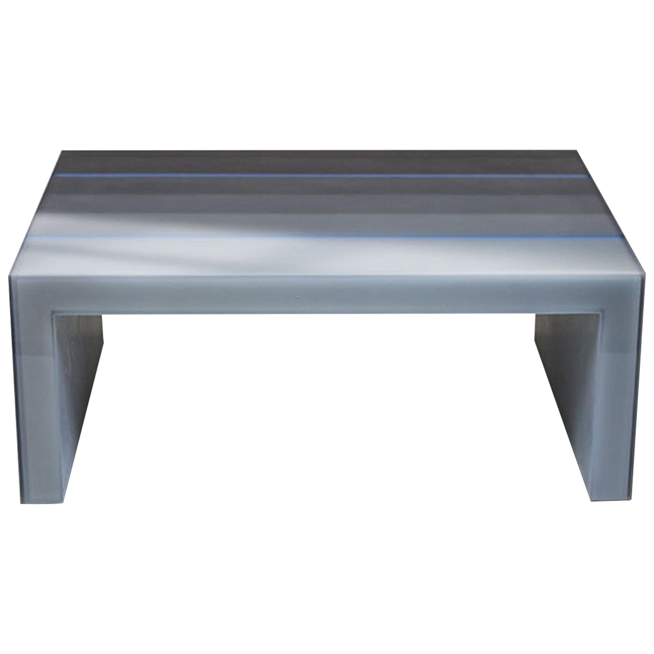 Table basse/table d'appoint grise Gradient Resin de Facture REP par Tuleste Factory