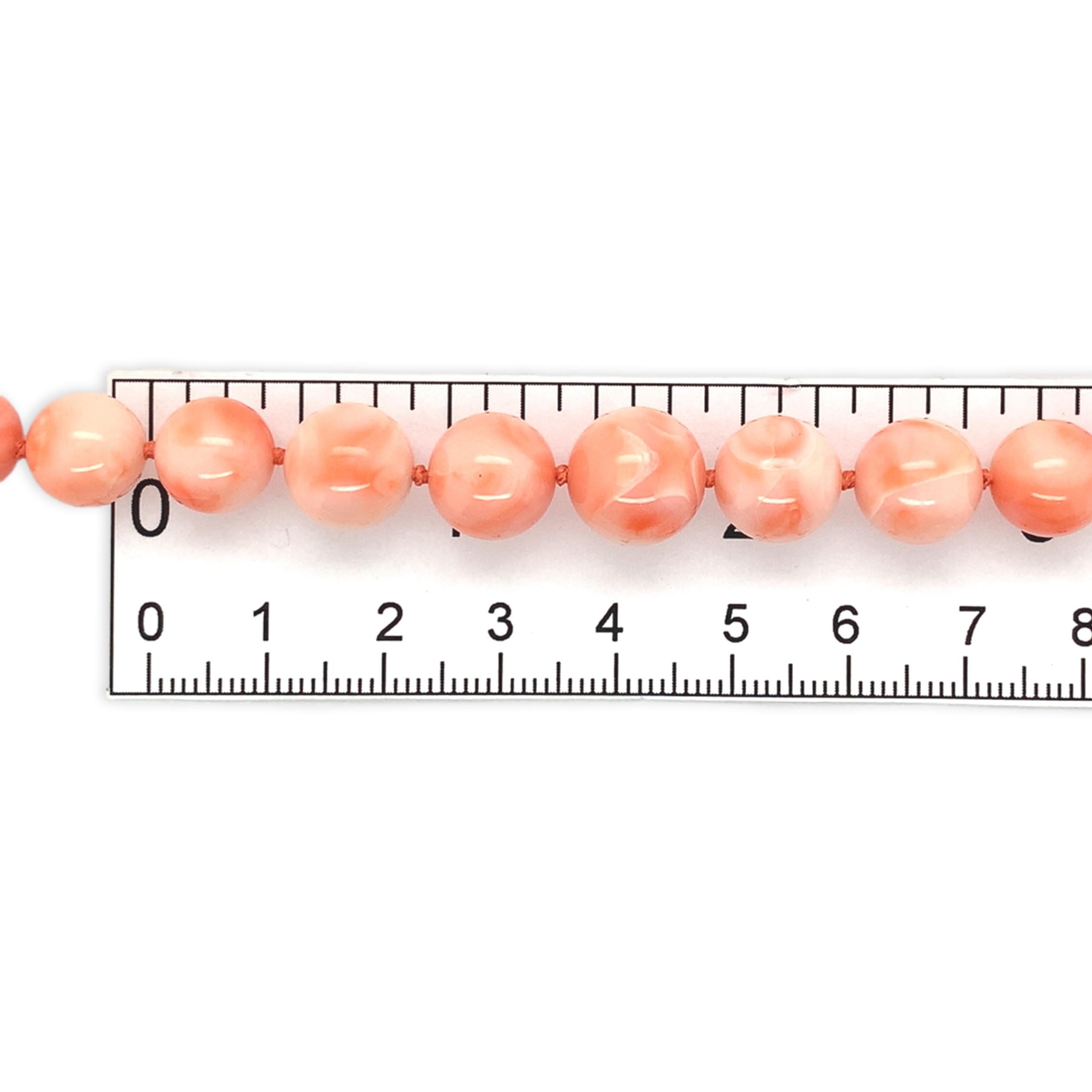 Donna Collana di perle di corallo naturale graduate da 11,7 mm a 5,5 mm con chiusura a 14 carati da 24,5