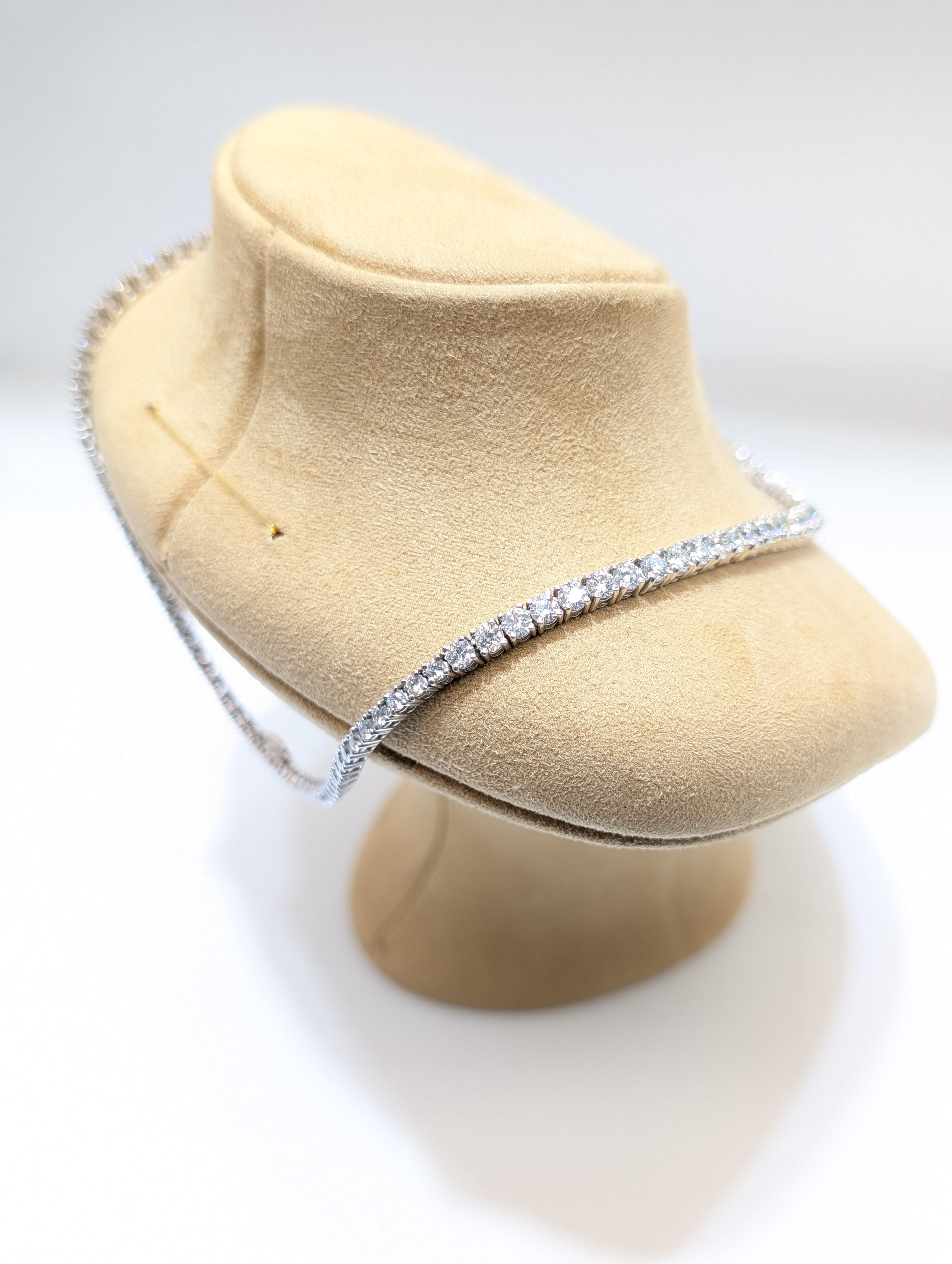 Graduated All Natural Round Cut Diamond Tennis Necklace in White Gold For Sale 1