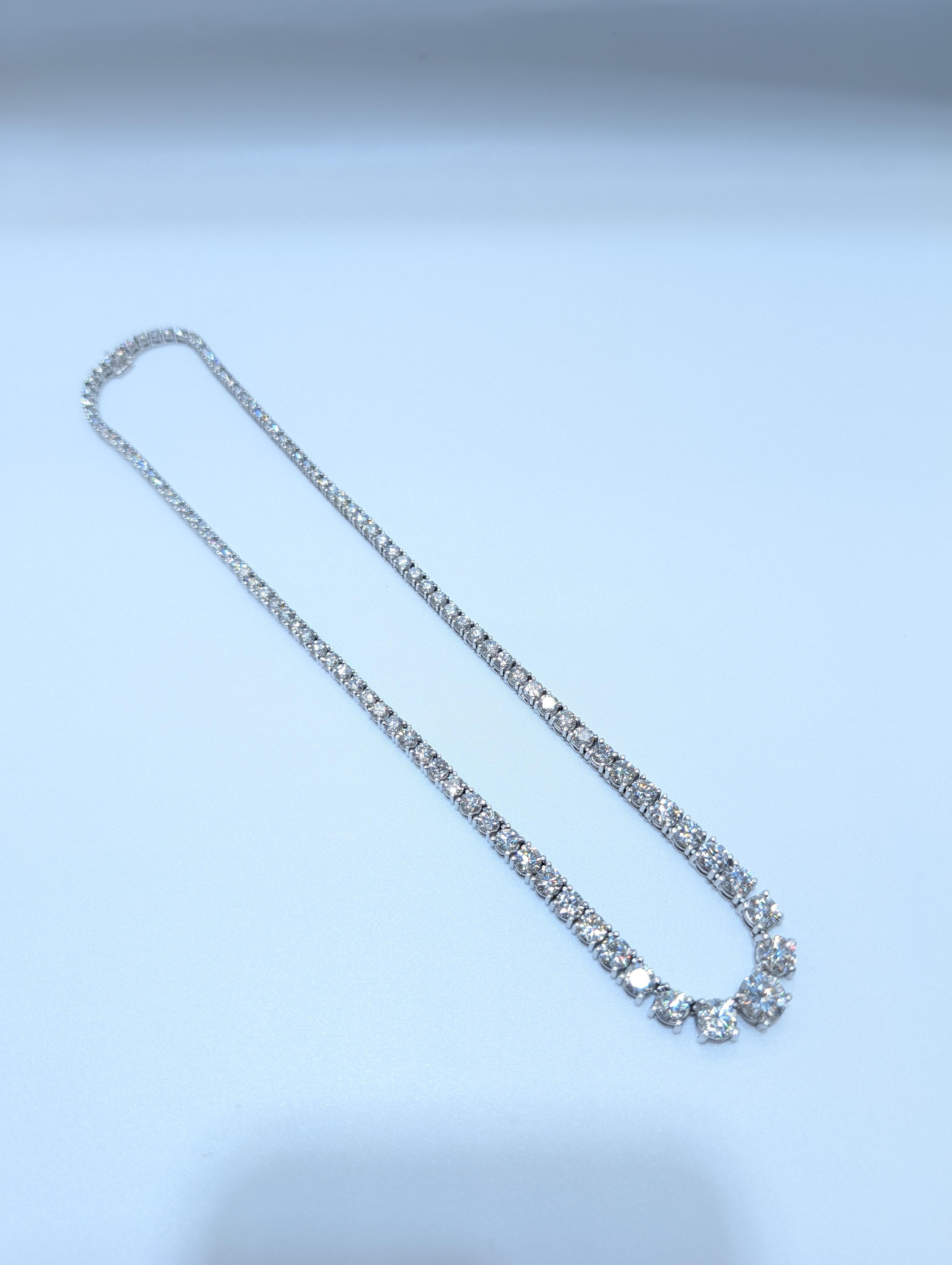 Graduated All Natural Round Cut Diamond Tennis Necklace in White Gold For Sale 3