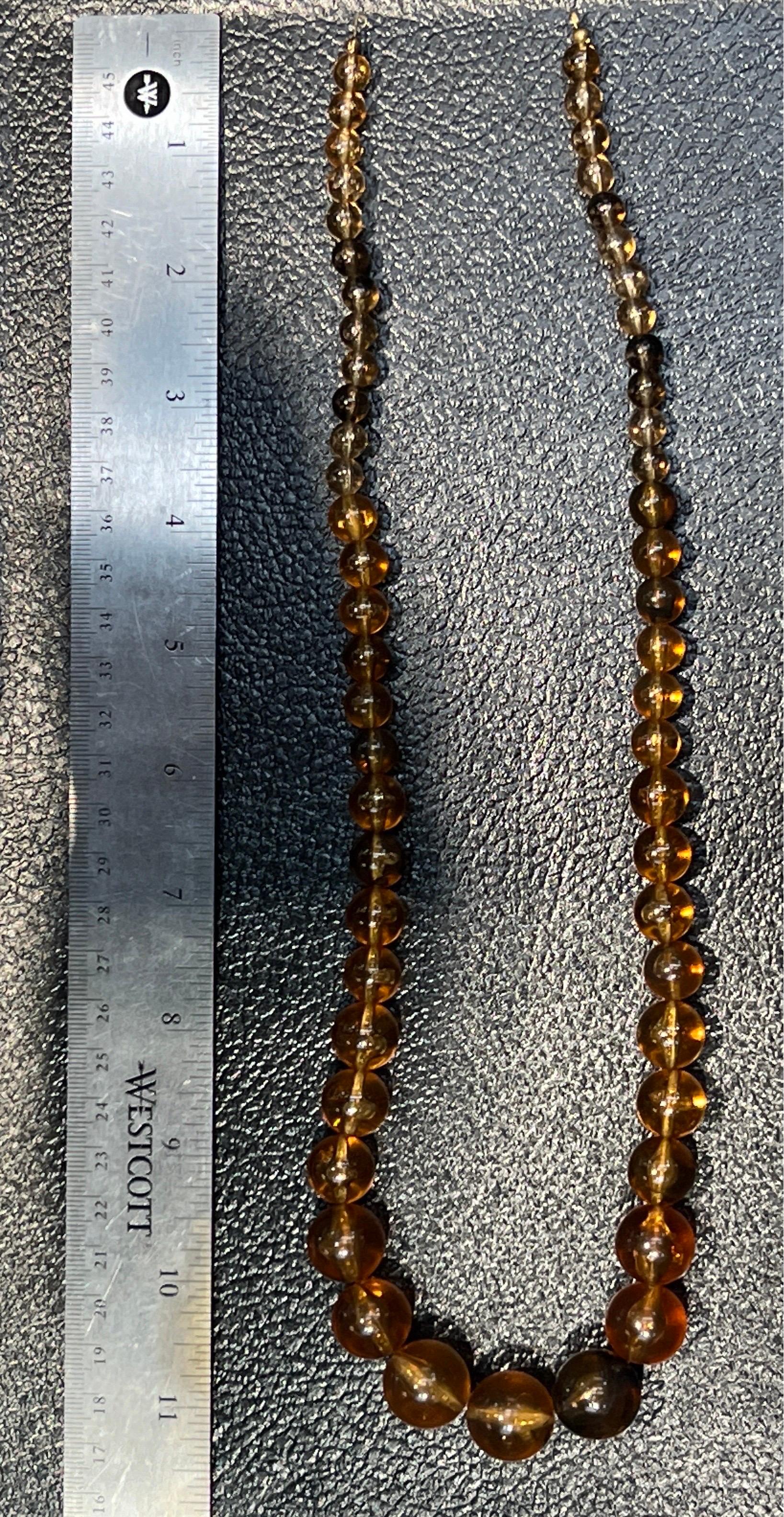Women's Graduated Amber Bead Necklace For Sale