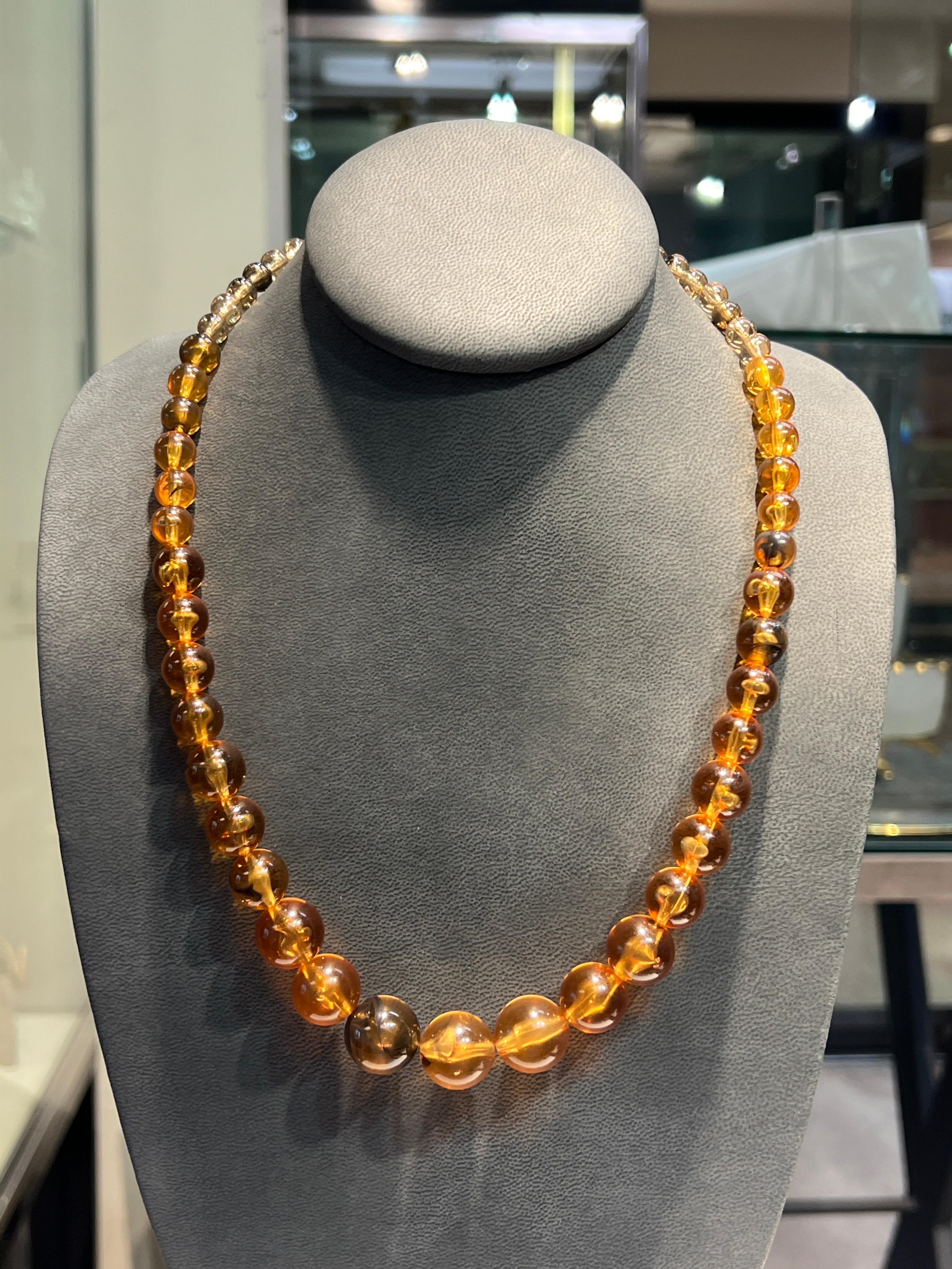 Graduated Amber Bead Necklace For Sale 2