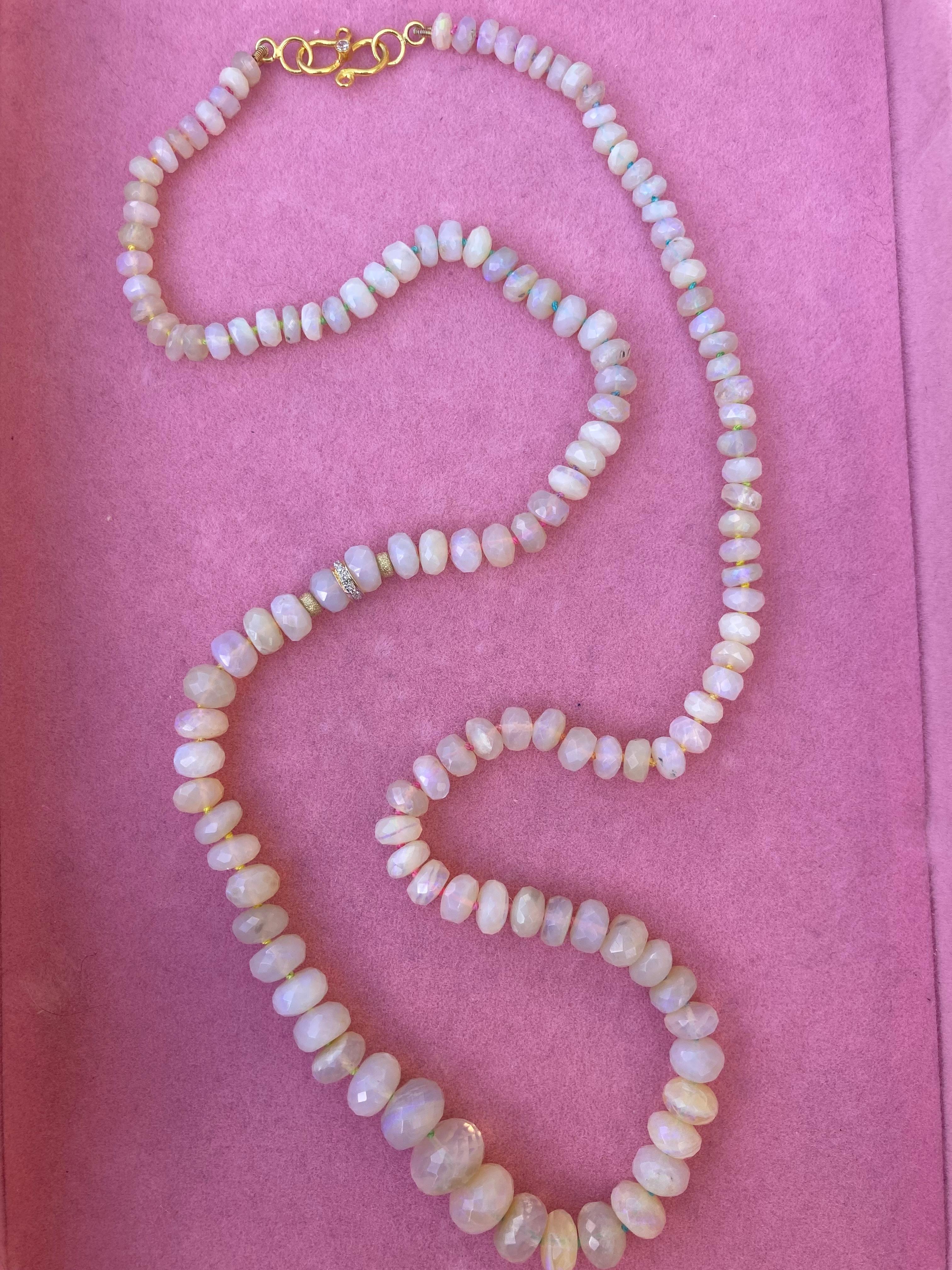 Collana graduata di opale australiano Lightning Ridge in oro 18 carati e diamanti In condizioni Nuovo in vendita a GOES, NL