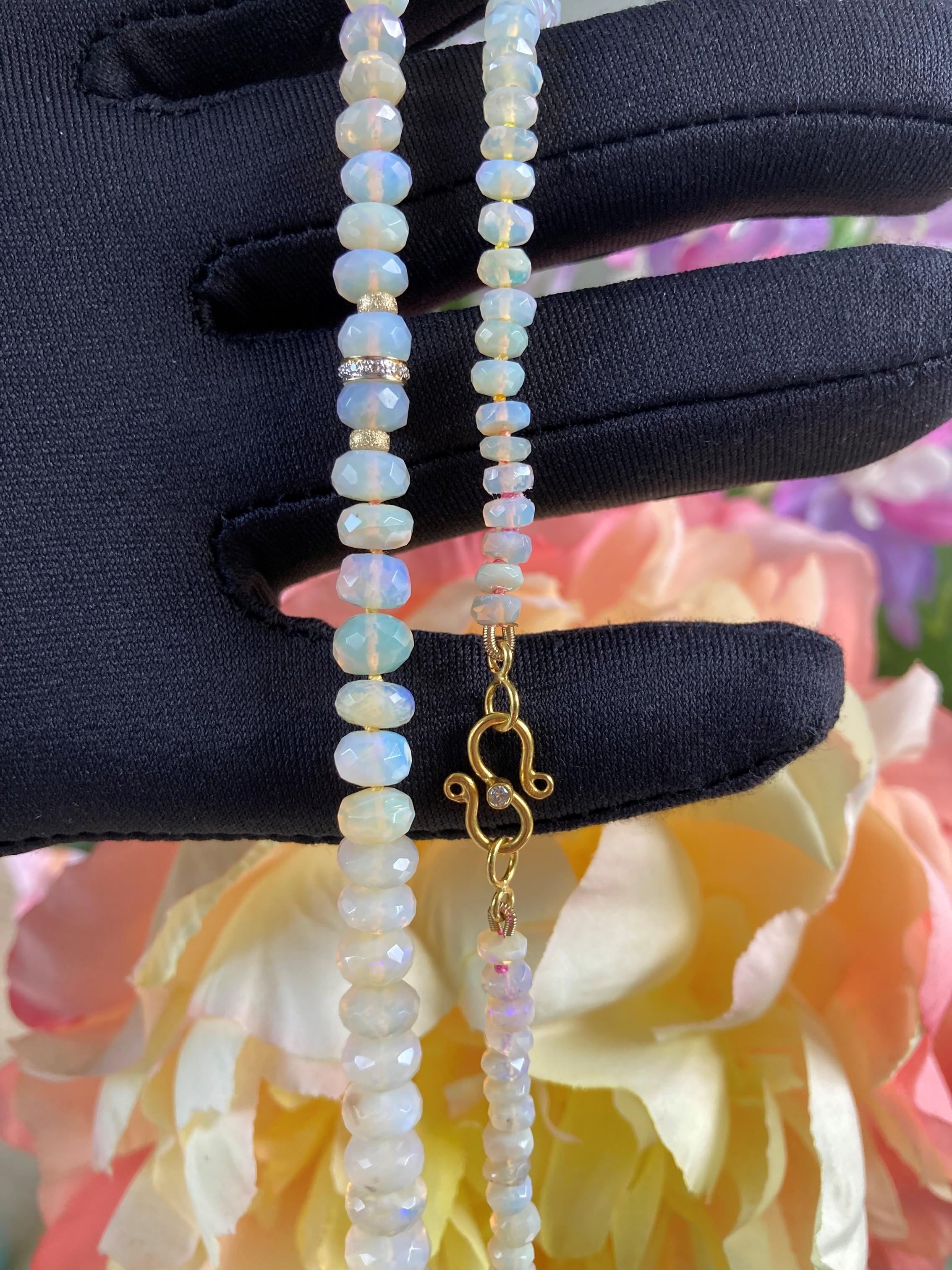 Collana graduata di opale australiano Lightning Ridge in oro 18 carati e diamanti in vendita 1