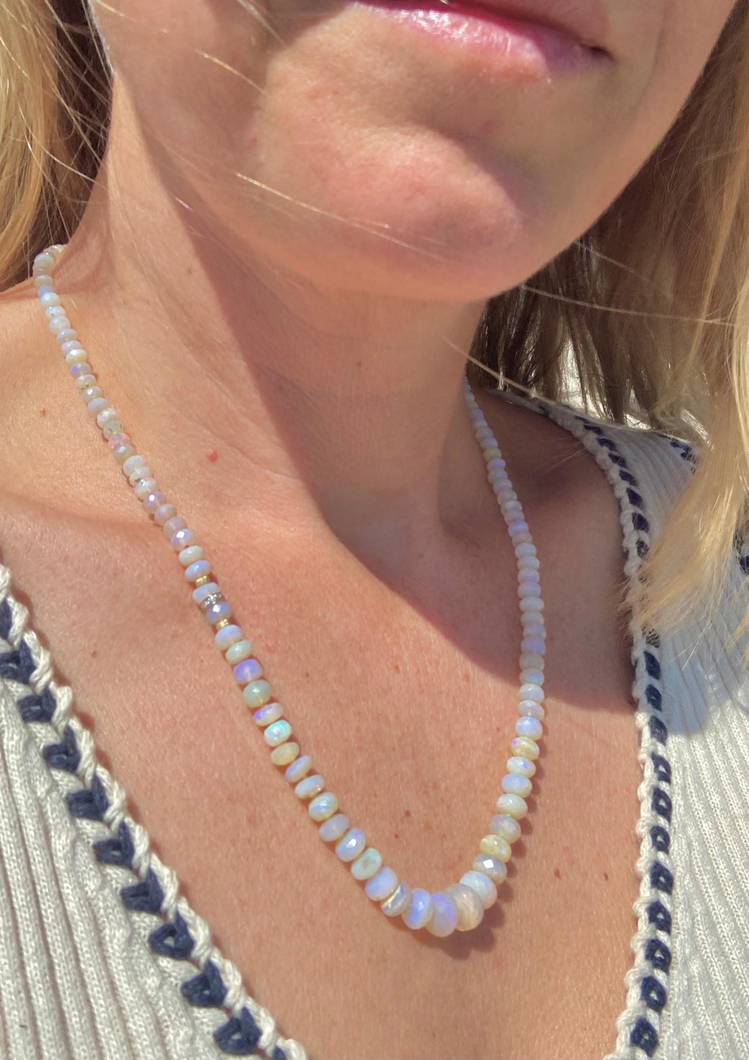 Collana graduata di opale australiano Lightning Ridge in oro 18 carati e diamanti in vendita 2