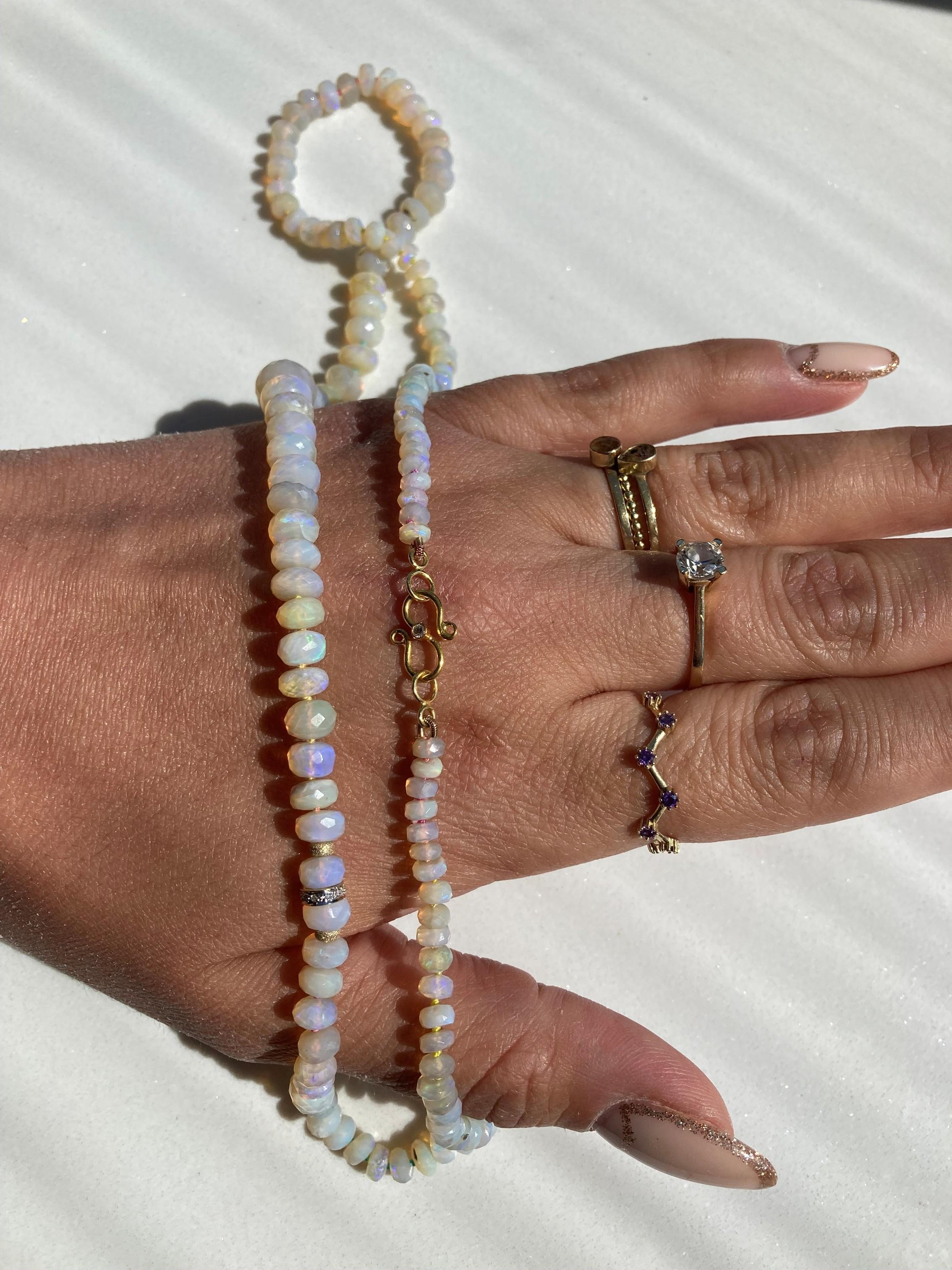 Collana graduata di opale australiano Lightning Ridge in oro 18 carati e diamanti in vendita 3