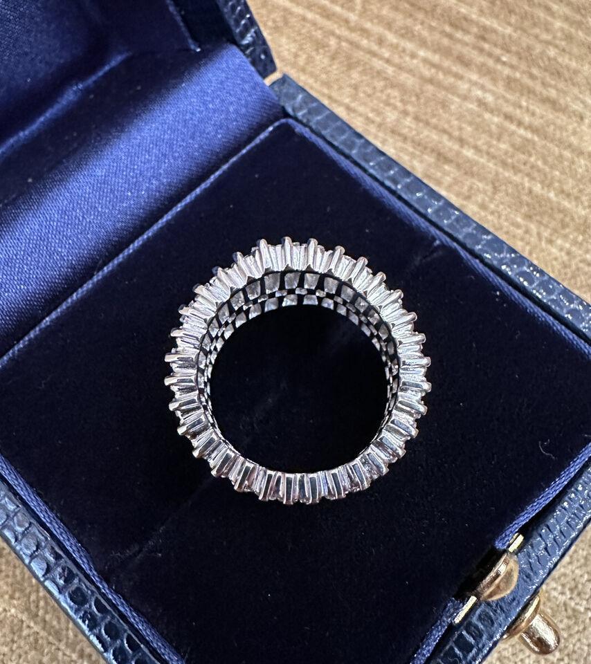 Baguette Cut Graduated Baguette Diamond Eternity Ring in Platinum For Sale