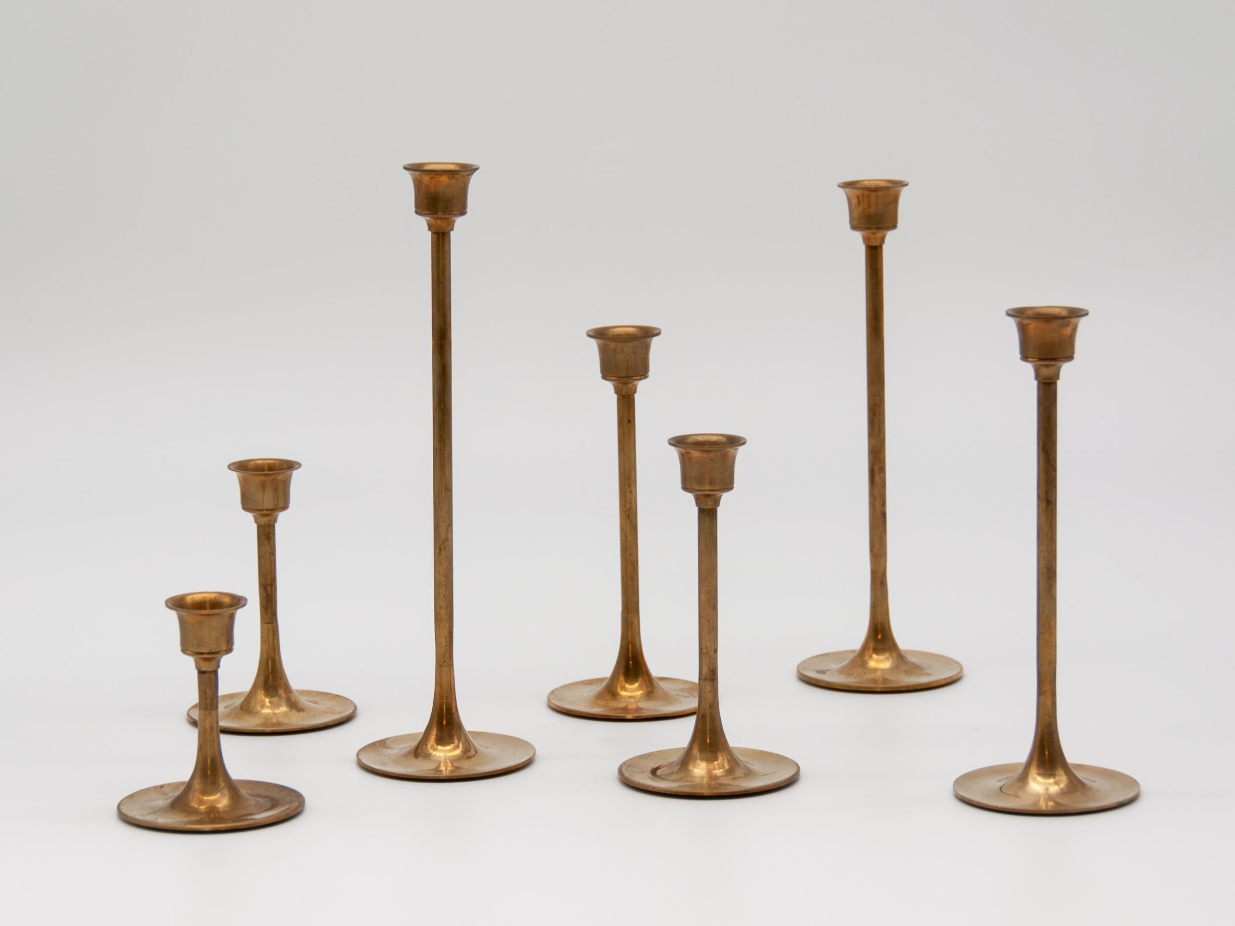 Graduated Brass Candlesticks In Good Condition In South Salem, NY
