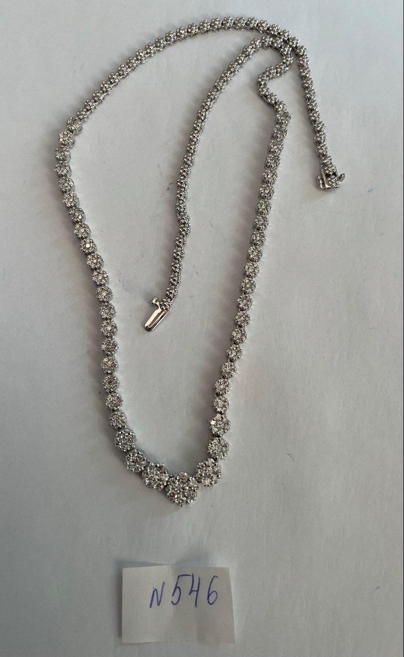 Abgestufter Brillant Cluster Lätzchen Weißgold Classic Statement-Halskette Damen im Angebot