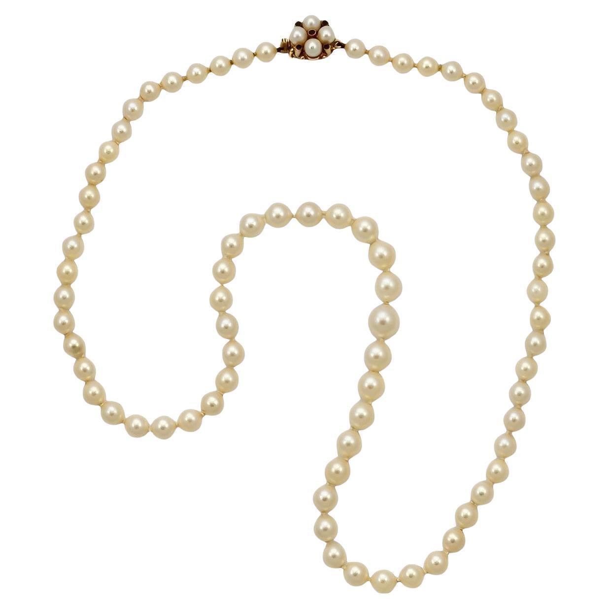 Graduated Cream Cultured Pearl Necklace with 9K Gold and Cultured Pearl Clasp For Sale