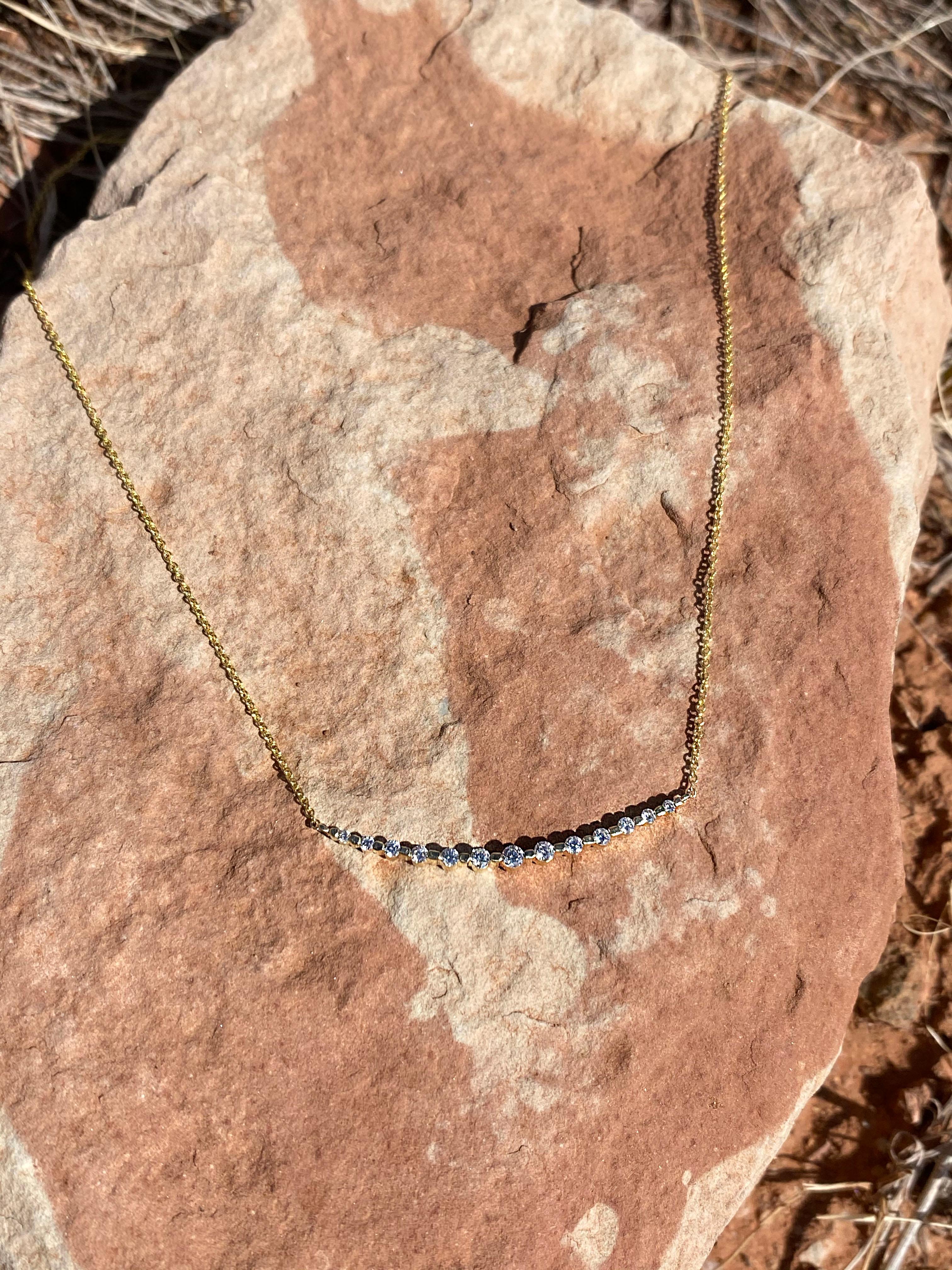Collar Graduado de Diamantes de Oro Amarillo de 14 K Corte redondo en venta