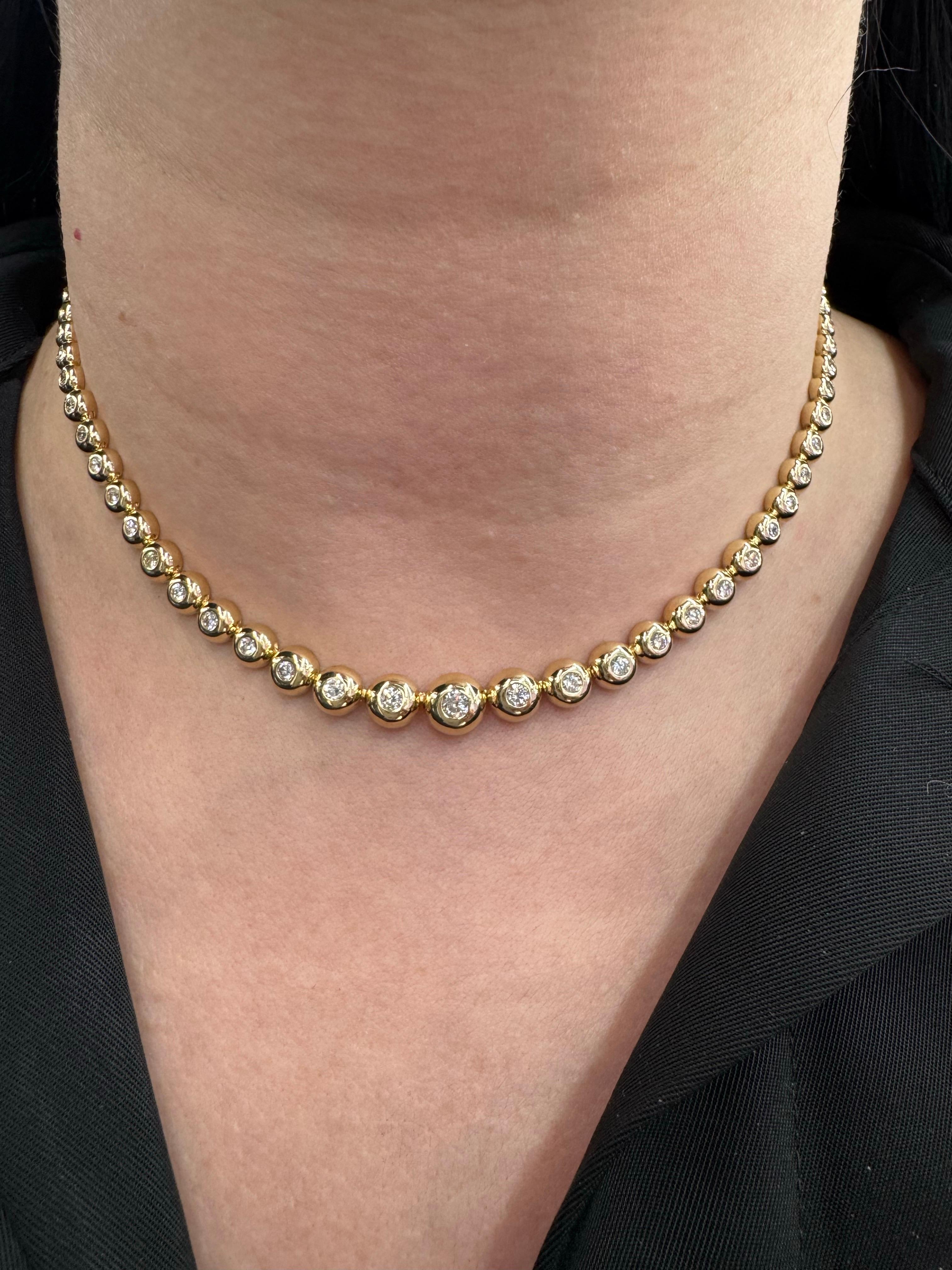 Taille ronde Collier tennis à bulles graduées en or jaune 14 carats G VS2 de 3,03 carats en vente
