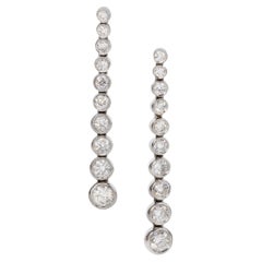 Orecchini con diamanti graduati, oro bianco