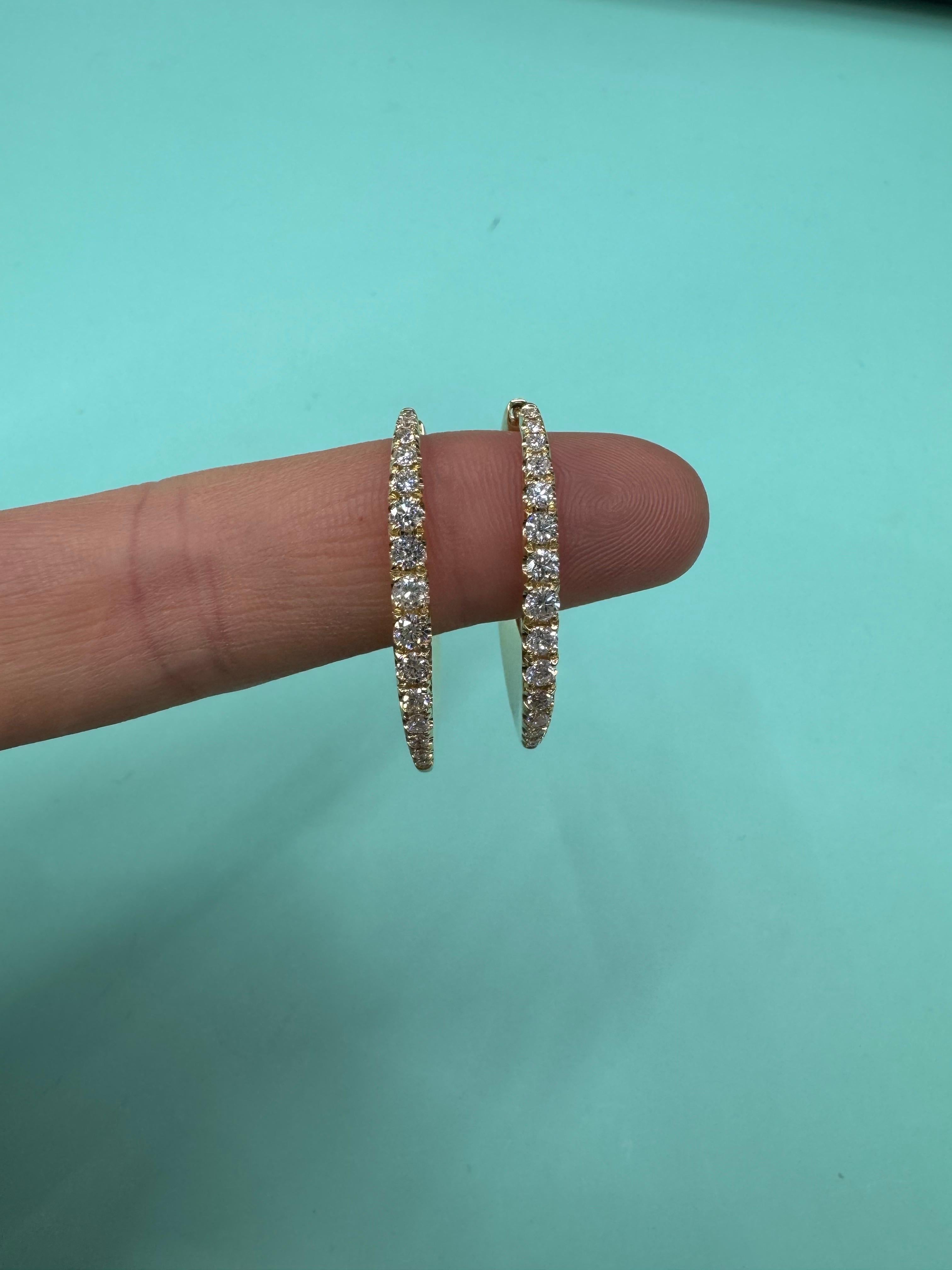 Graduated Diamond Oval Shape Hoop Earrings 1.08 Carats 14 Karat Yellow Gold For Sale 2