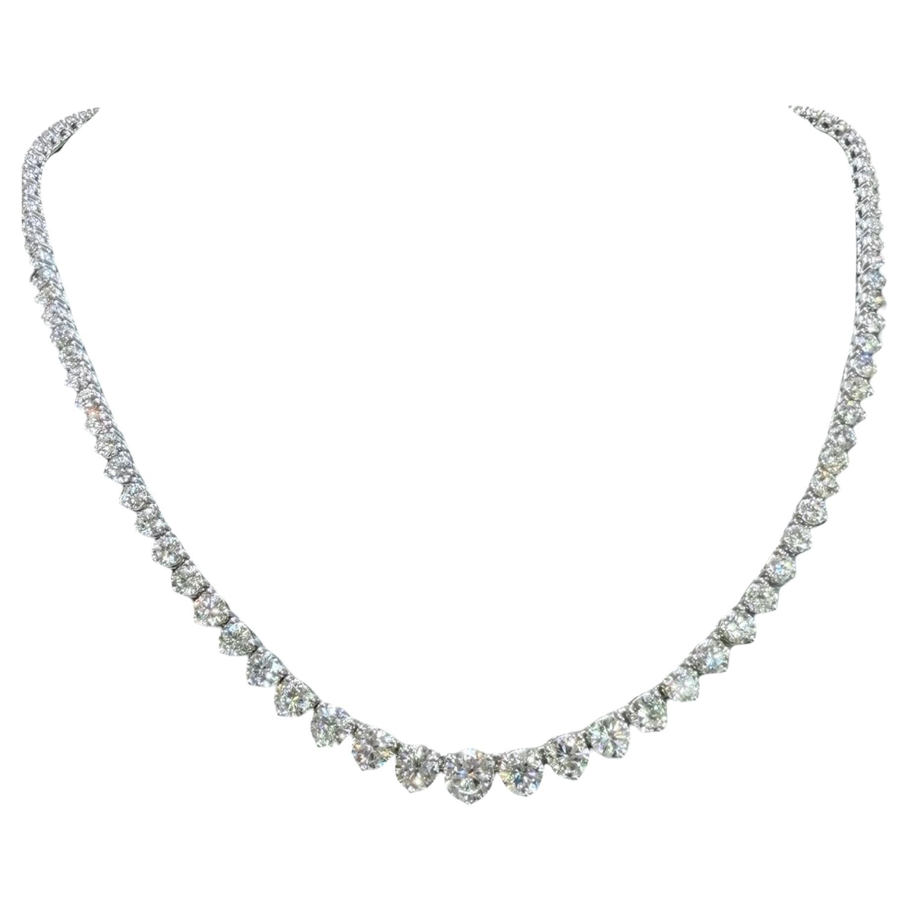 Graduated Diamond Riviera Tennis Necklace 19.46ct D–E Color 14k White Gold en venta