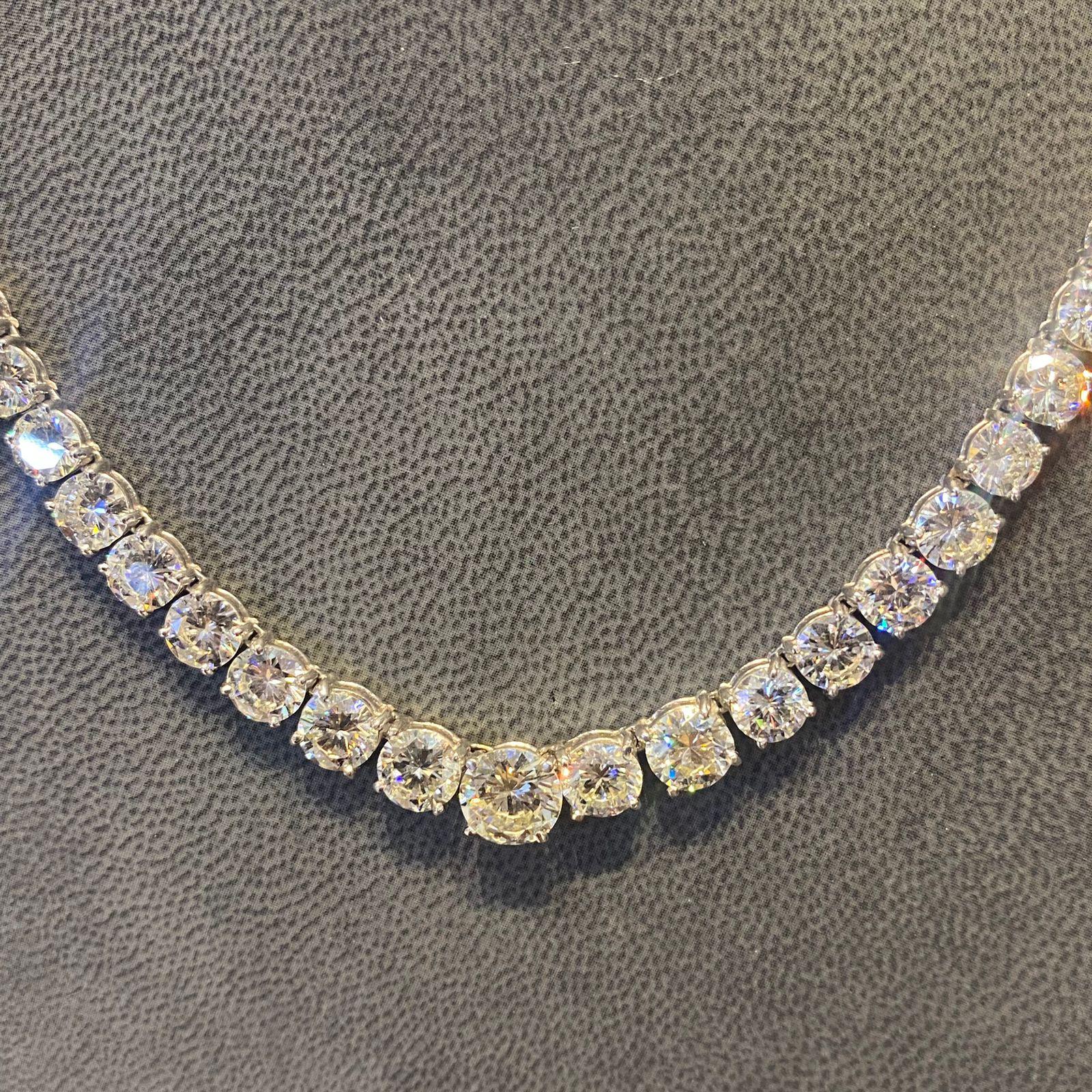 Graduated Diamond Rivière Necklace In Excellent Condition For Sale In New York, NY