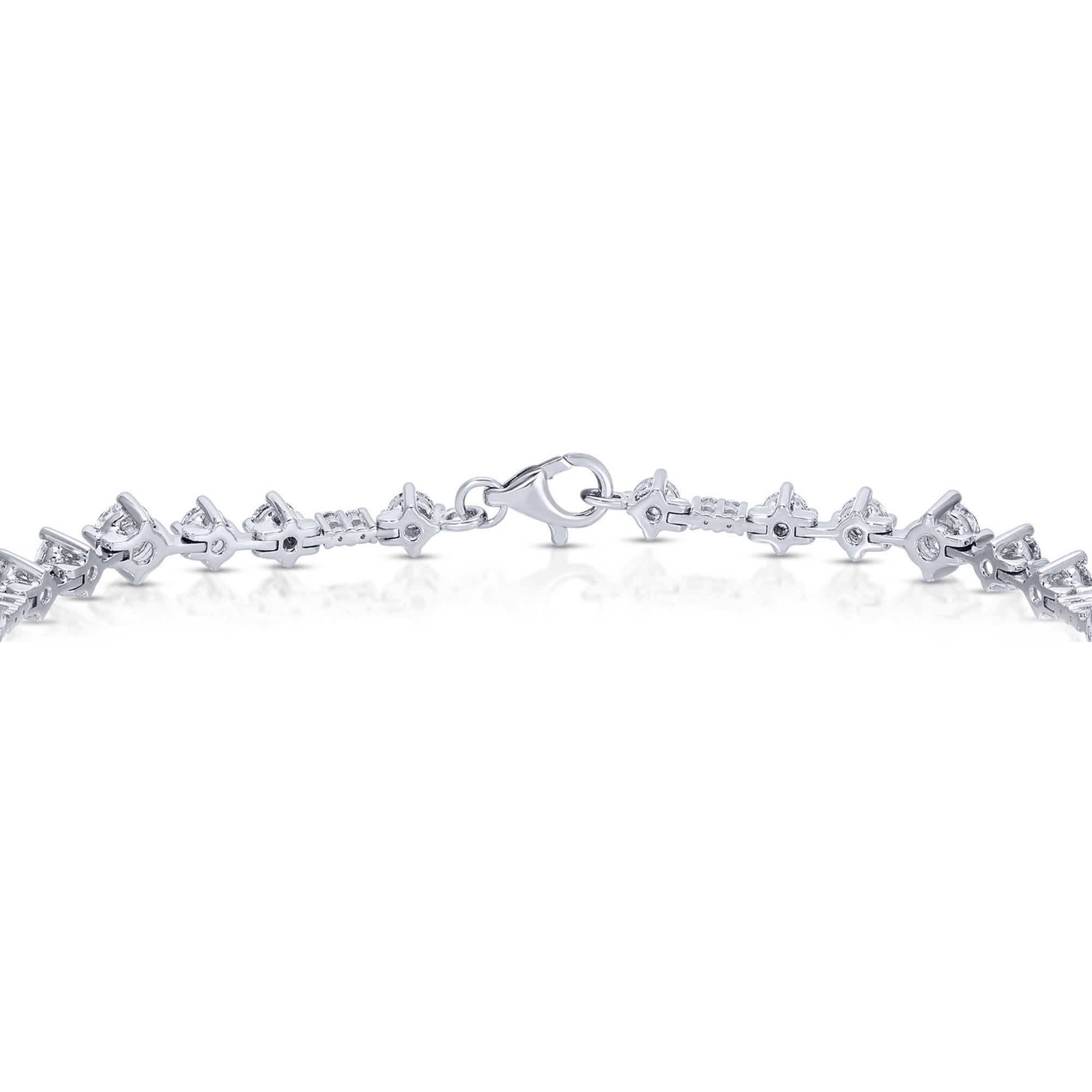 Graduated Diamond Tennis Bracelet Round Cut 3.6 Carats Total 18K White Gold In Excellent Condition For Sale In Aliso Viejo, CA
