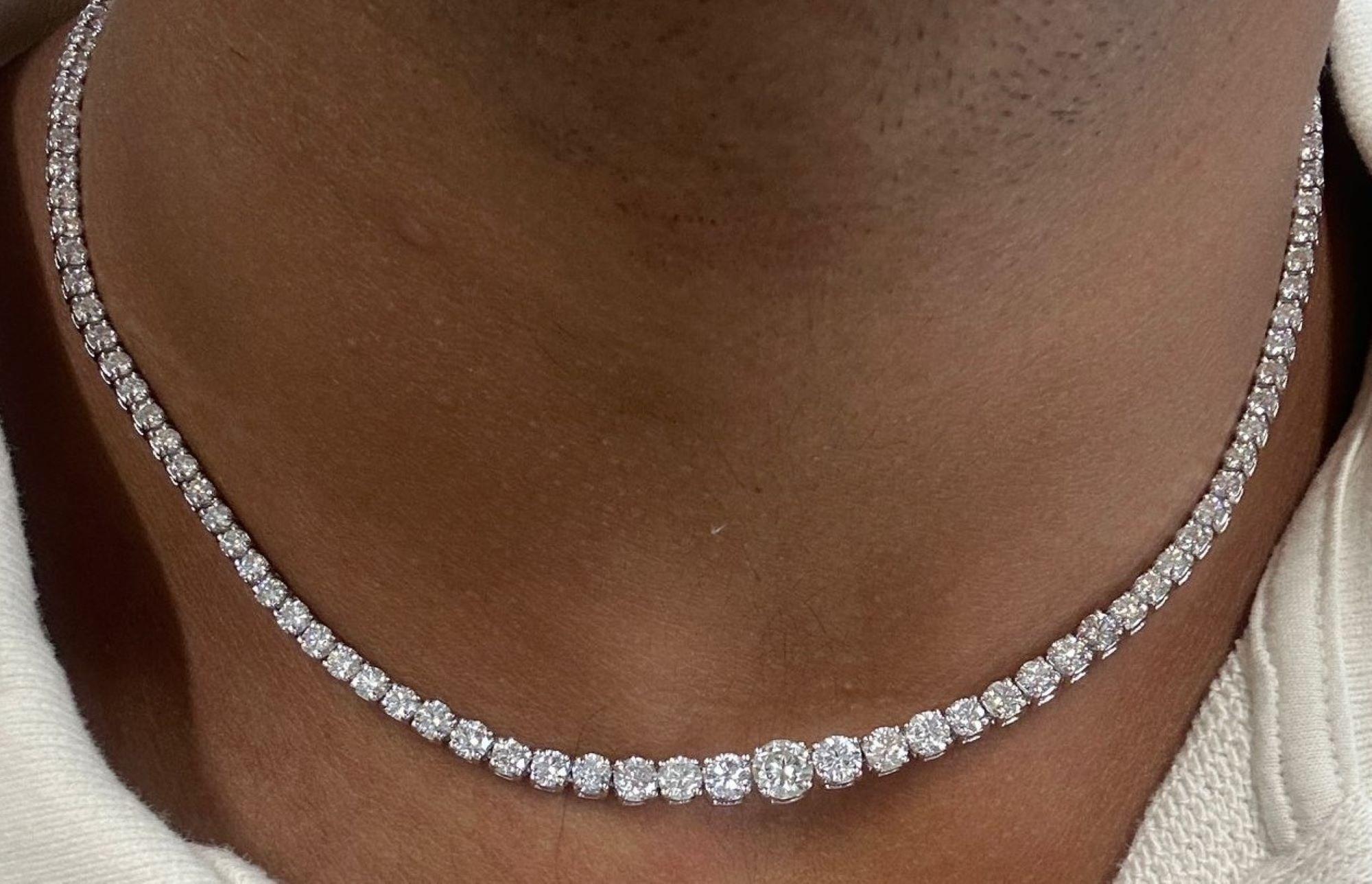Round Cut Graduated Diamond Tennis Necklace in 18K White Gold, 9 Carats, 5mm Center For Sale