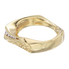 Graduated Diamond Yellow Gold Engraved Band Ring Ring