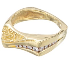 Graduated Diamond Yellow Gold Engraved Band Ring Ring