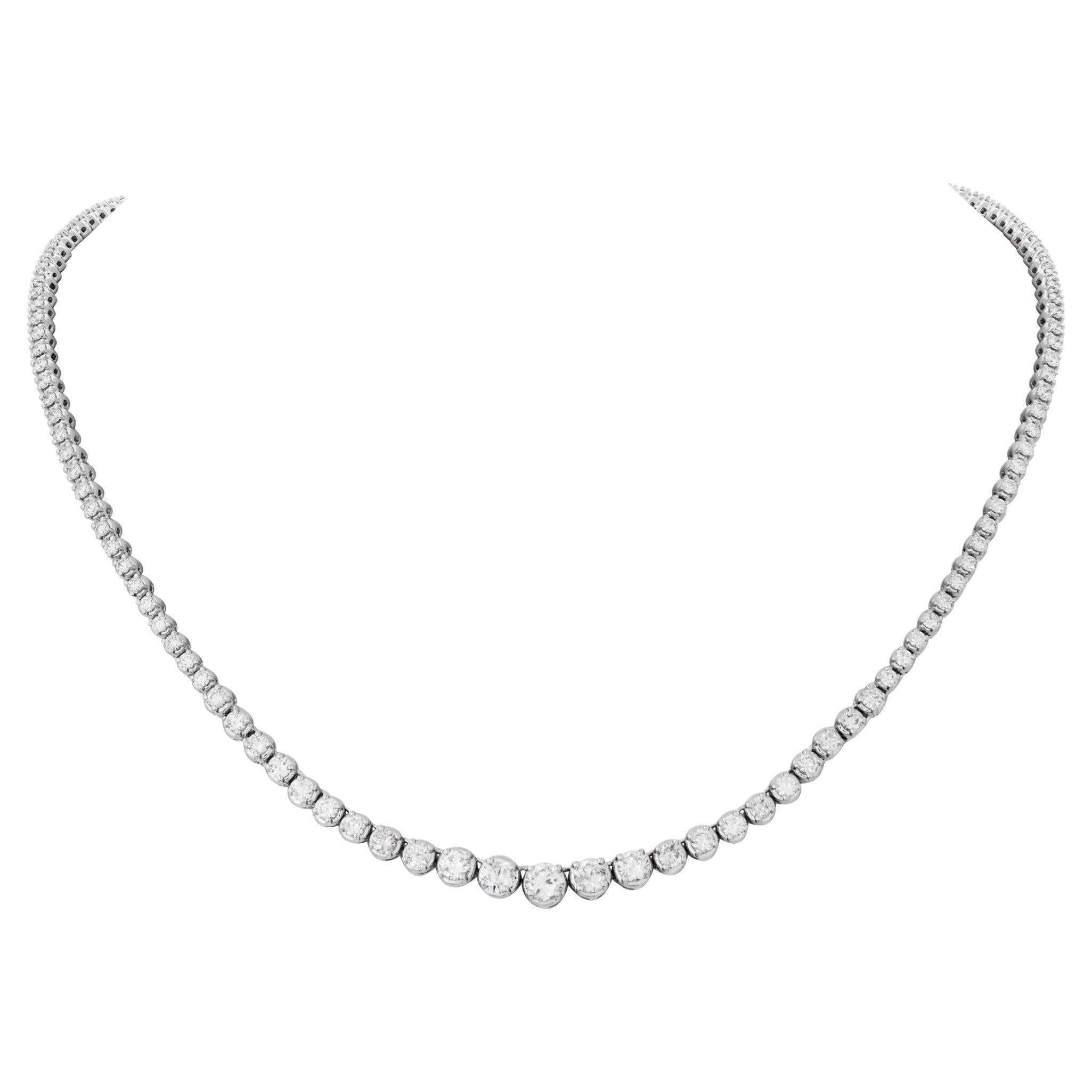 Graduated diamonds line necklace in 18k white gold