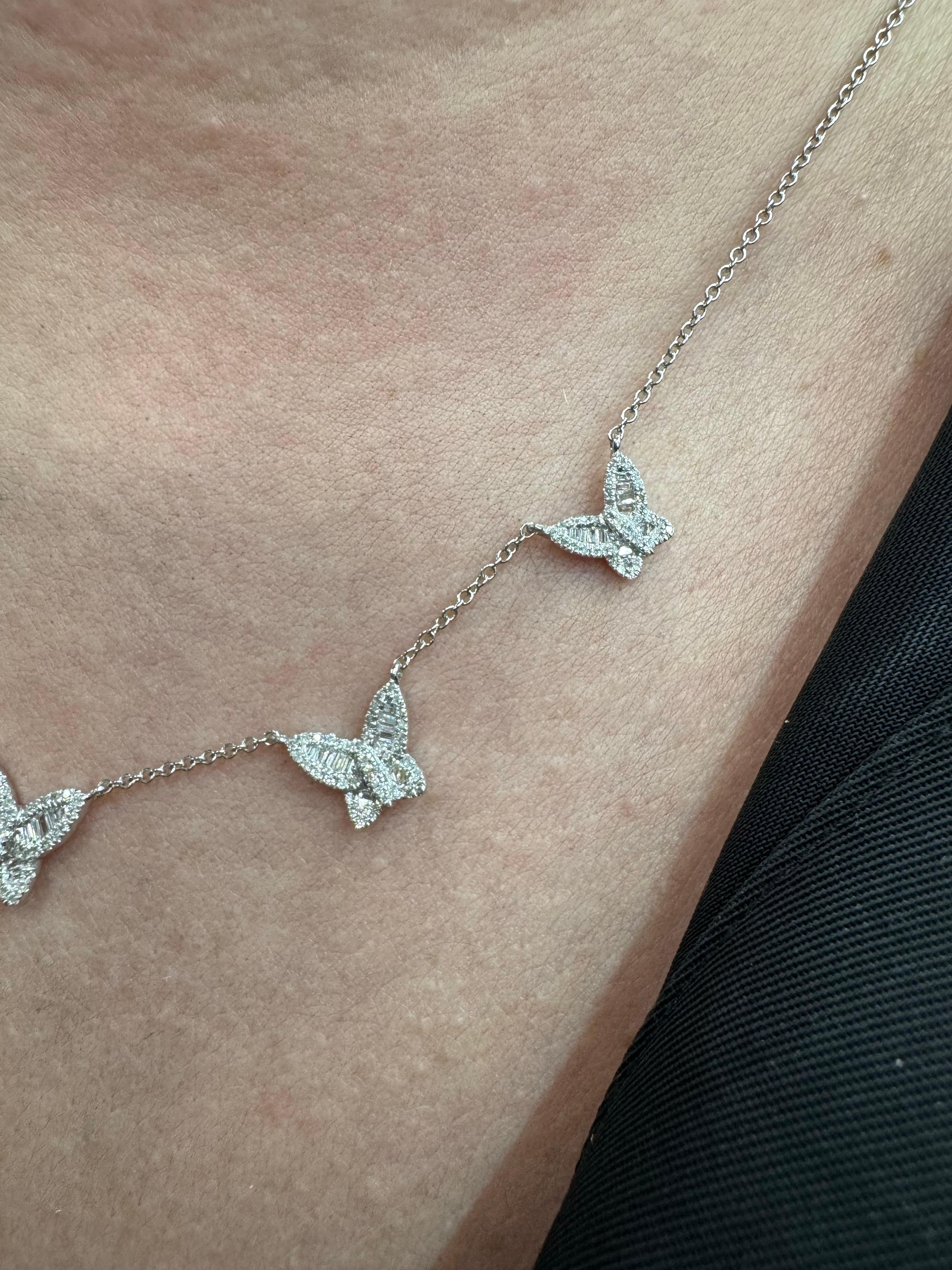 Collier papillon à cinq chaînes graduées en or blanc 14 carats de 0,77 carat Neuf - En vente à New York, NY
