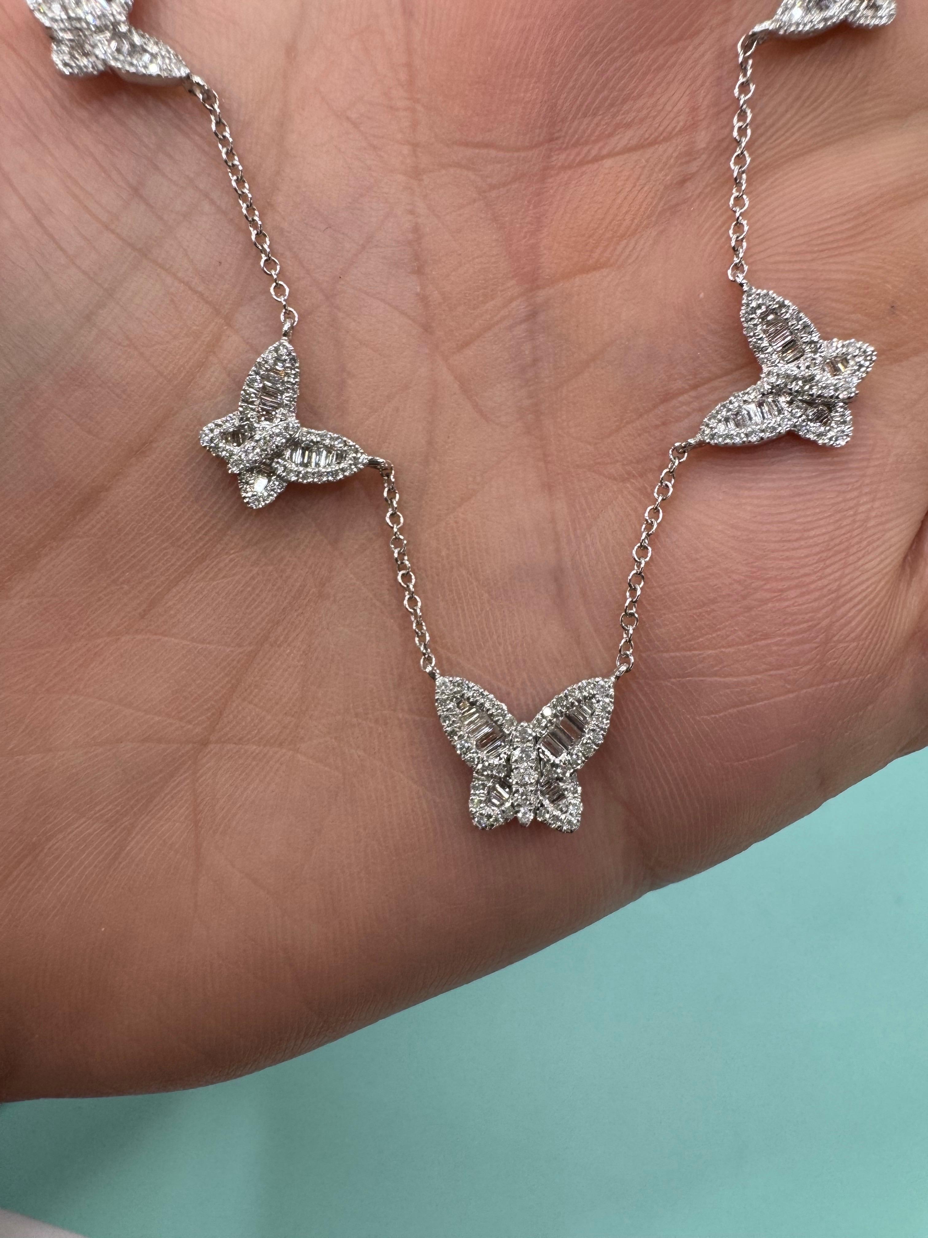 Collier papillon à cinq chaînes graduées en or blanc 14 carats de 0,77 carat Pour femmes en vente