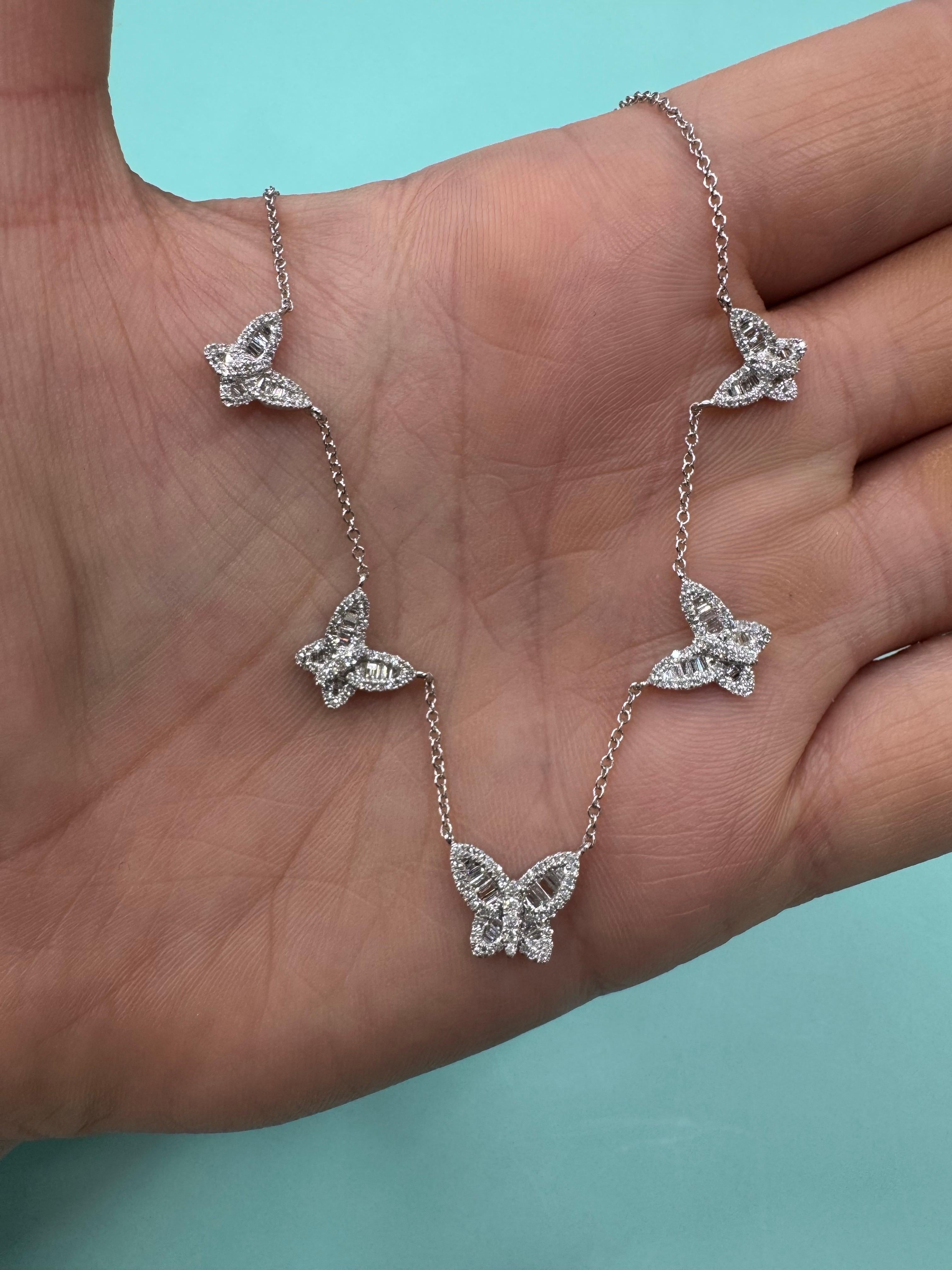Collier papillon à cinq chaînes graduées en or blanc 14 carats de 0,77 carat en vente 1