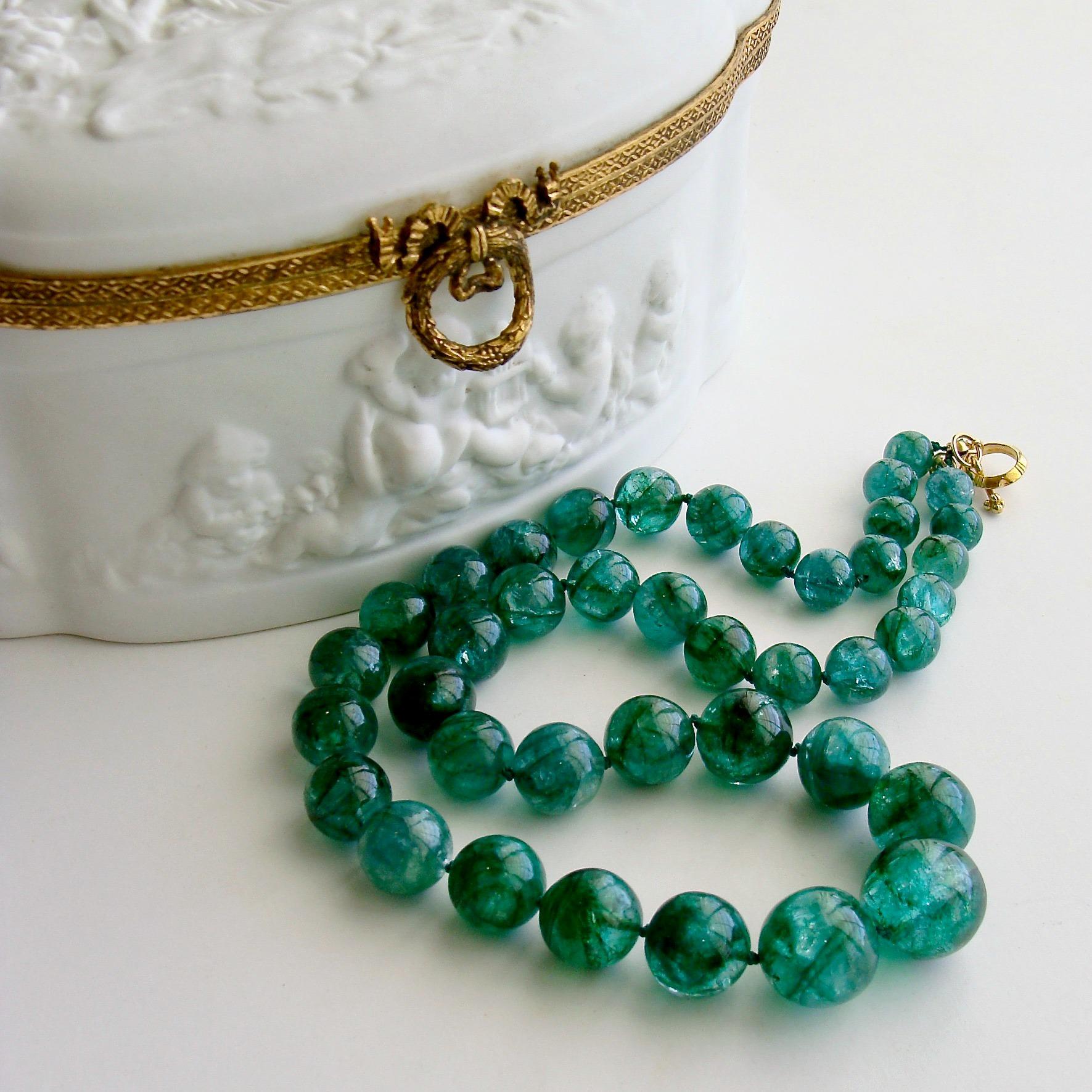 Graduated Hand Knotted Emerald Necklace 14 Karat Gold Toggle, Esme Necklace In New Condition In Colleyville, TX