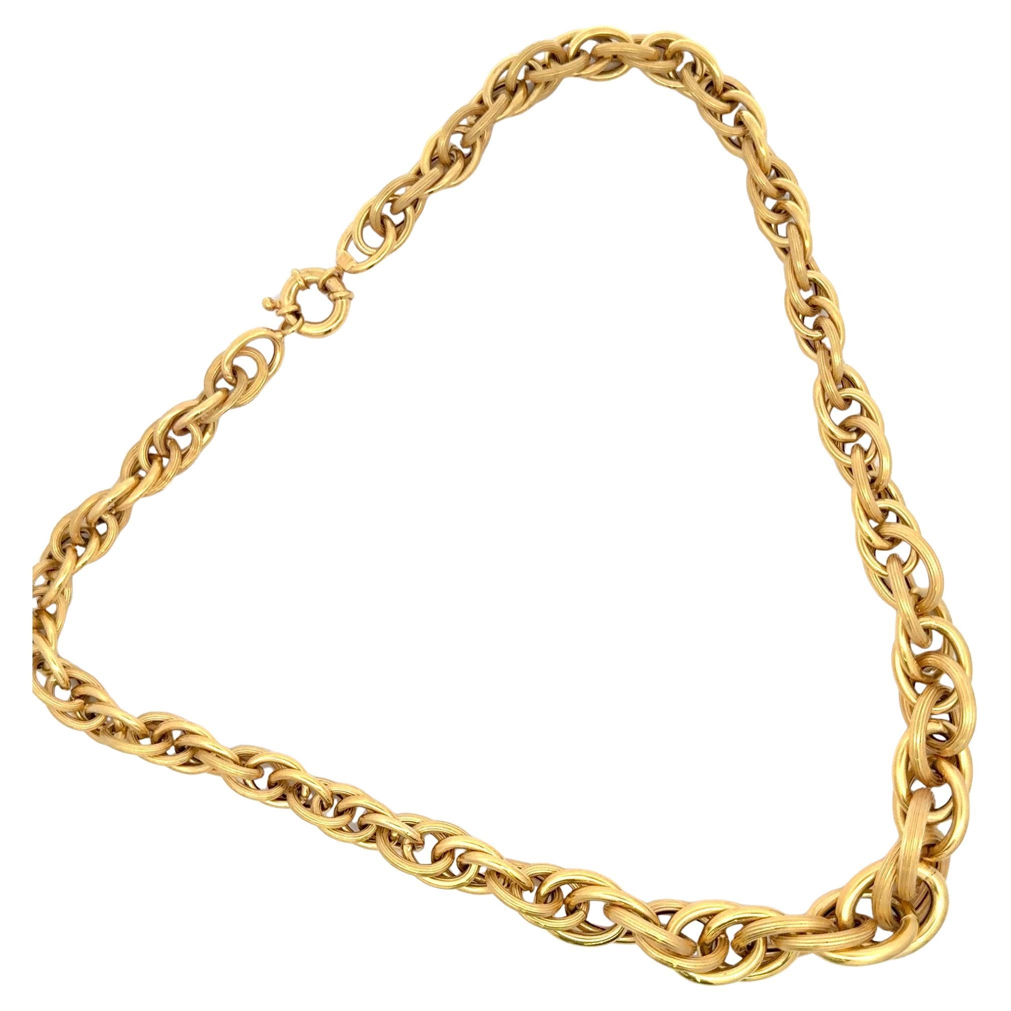 Fabriqué en Italie, ce collier à maillons gradués en or jaune 14 carats présente des maillons polis et texturés pesant 23 grammes. 