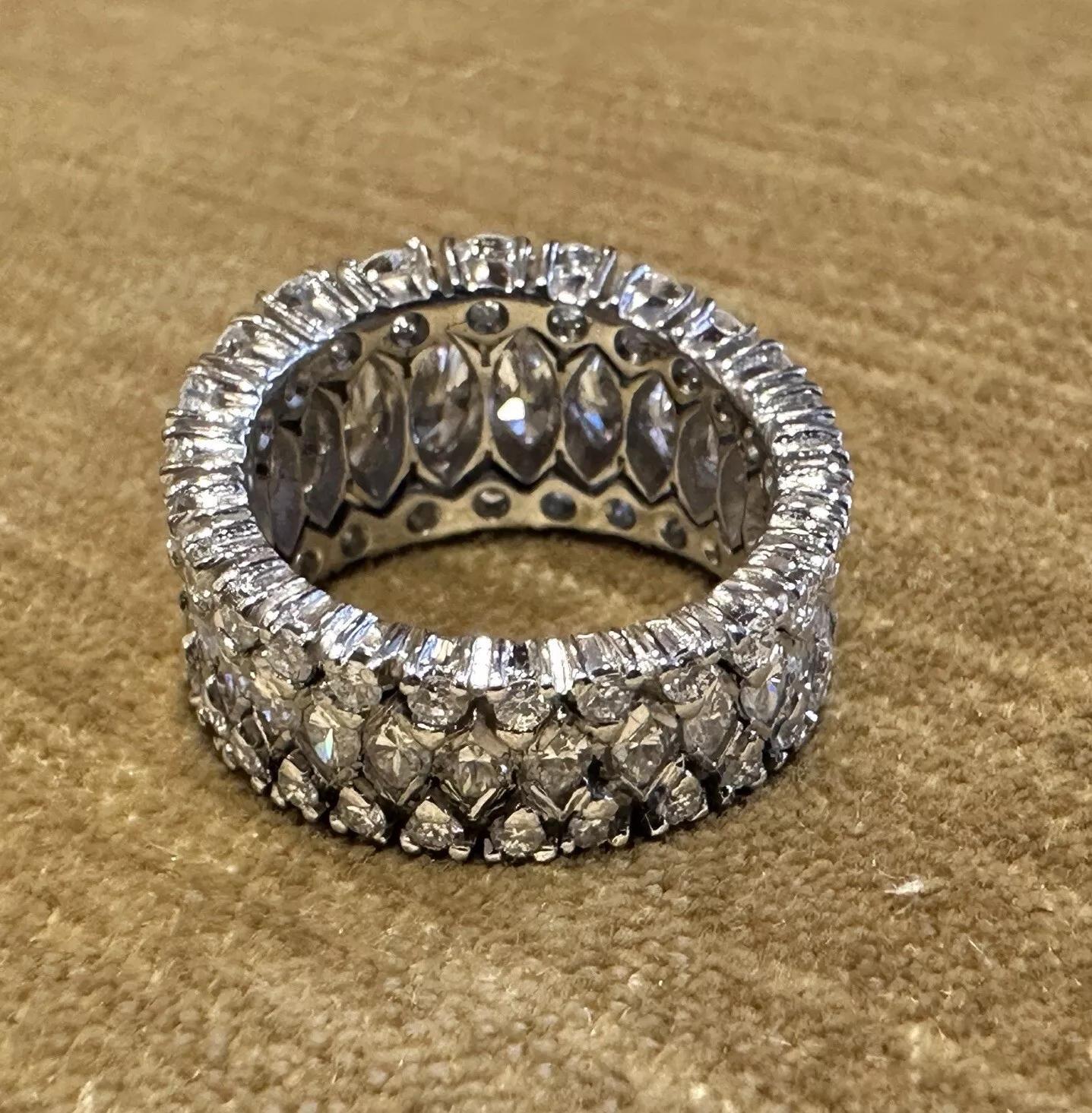 Bague en platine avec marquis et diamants ronds gradués Excellent état - En vente à La Jolla, CA