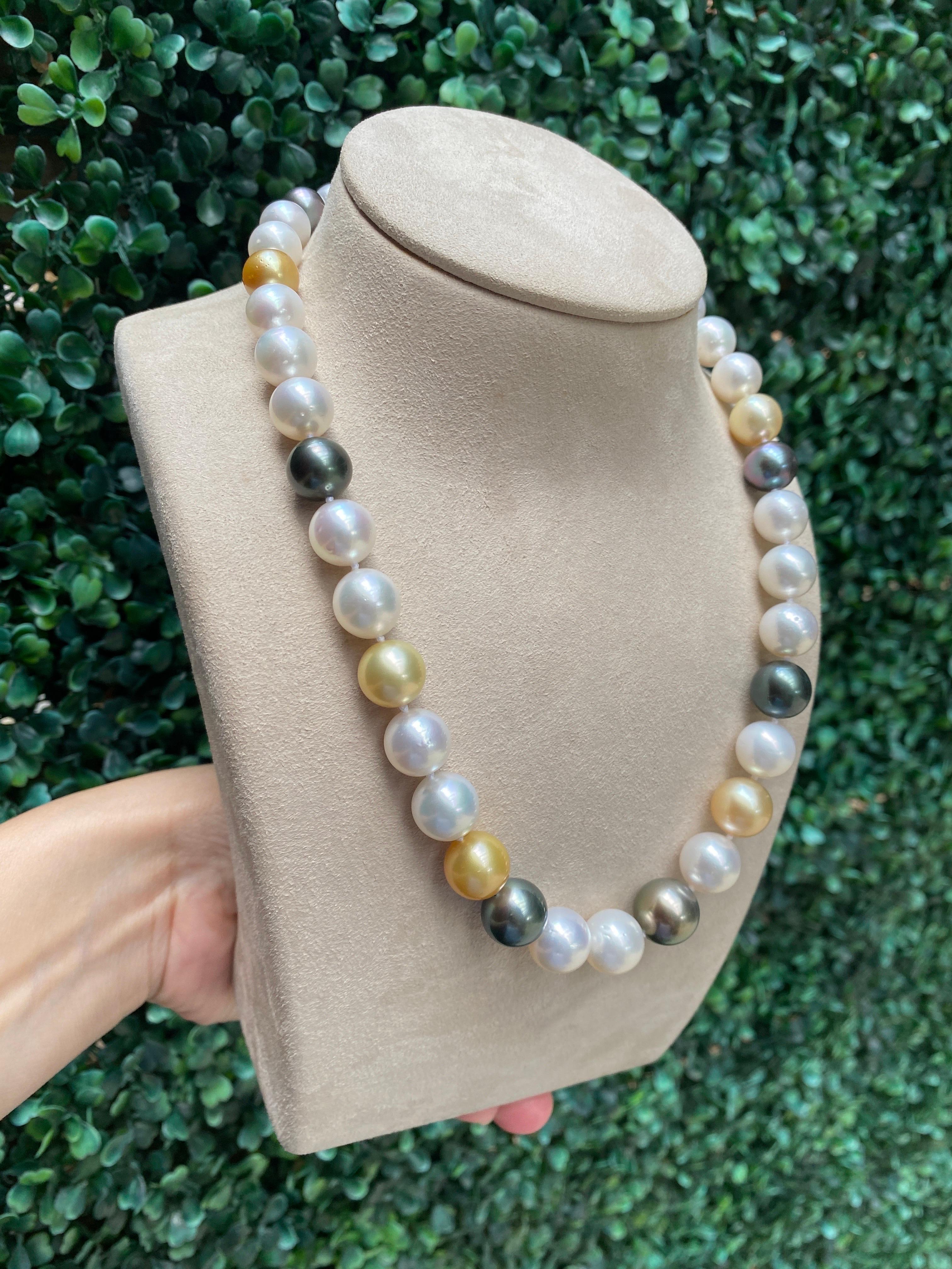 Taille ronde Collier de perles des mers du Sud multicolores graduées avec fermoir en or jaune 14 carats en vente