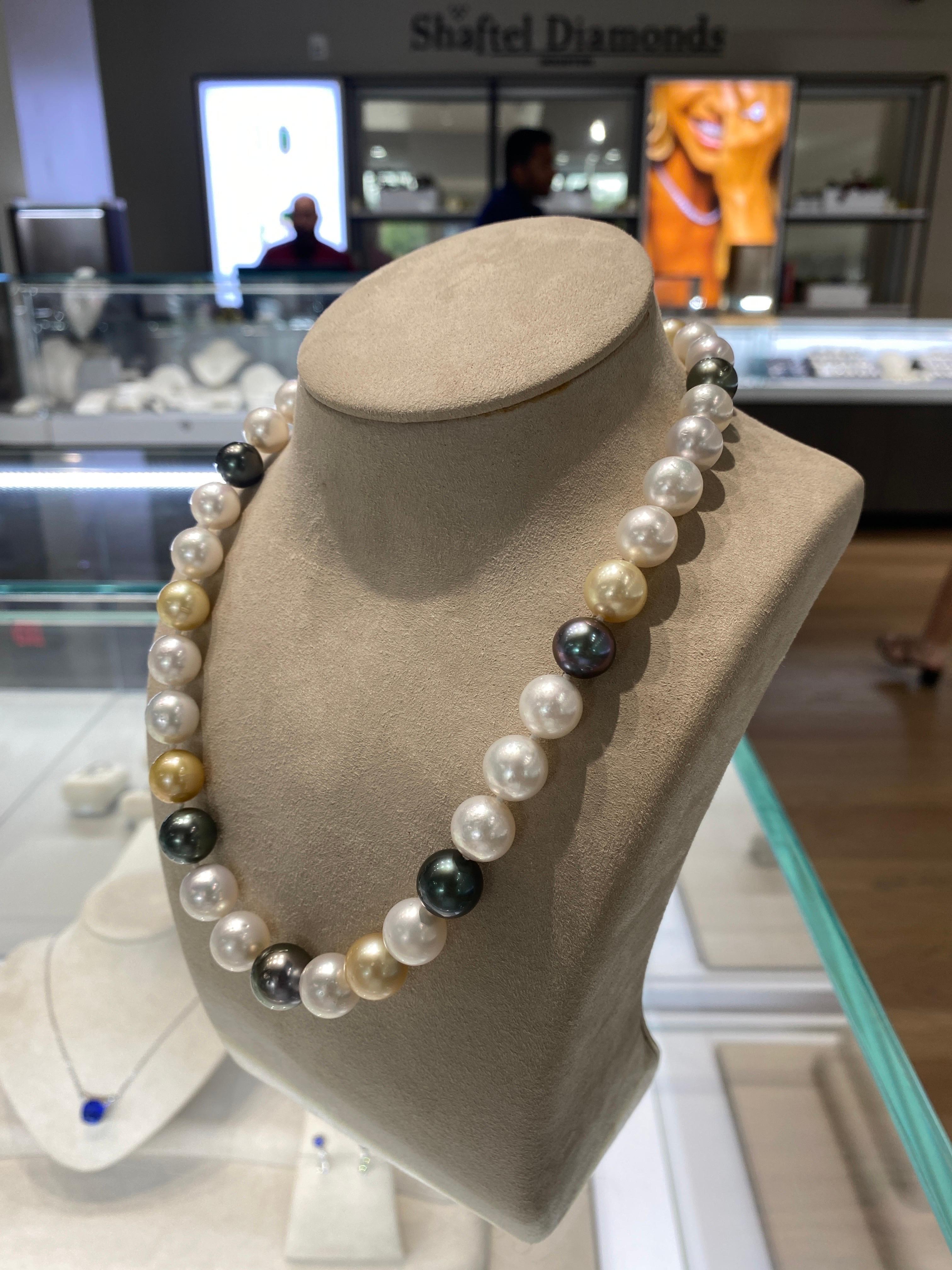 Collier de perles des mers du Sud multicolores graduées avec fermoir en or jaune 14 carats Unisexe en vente