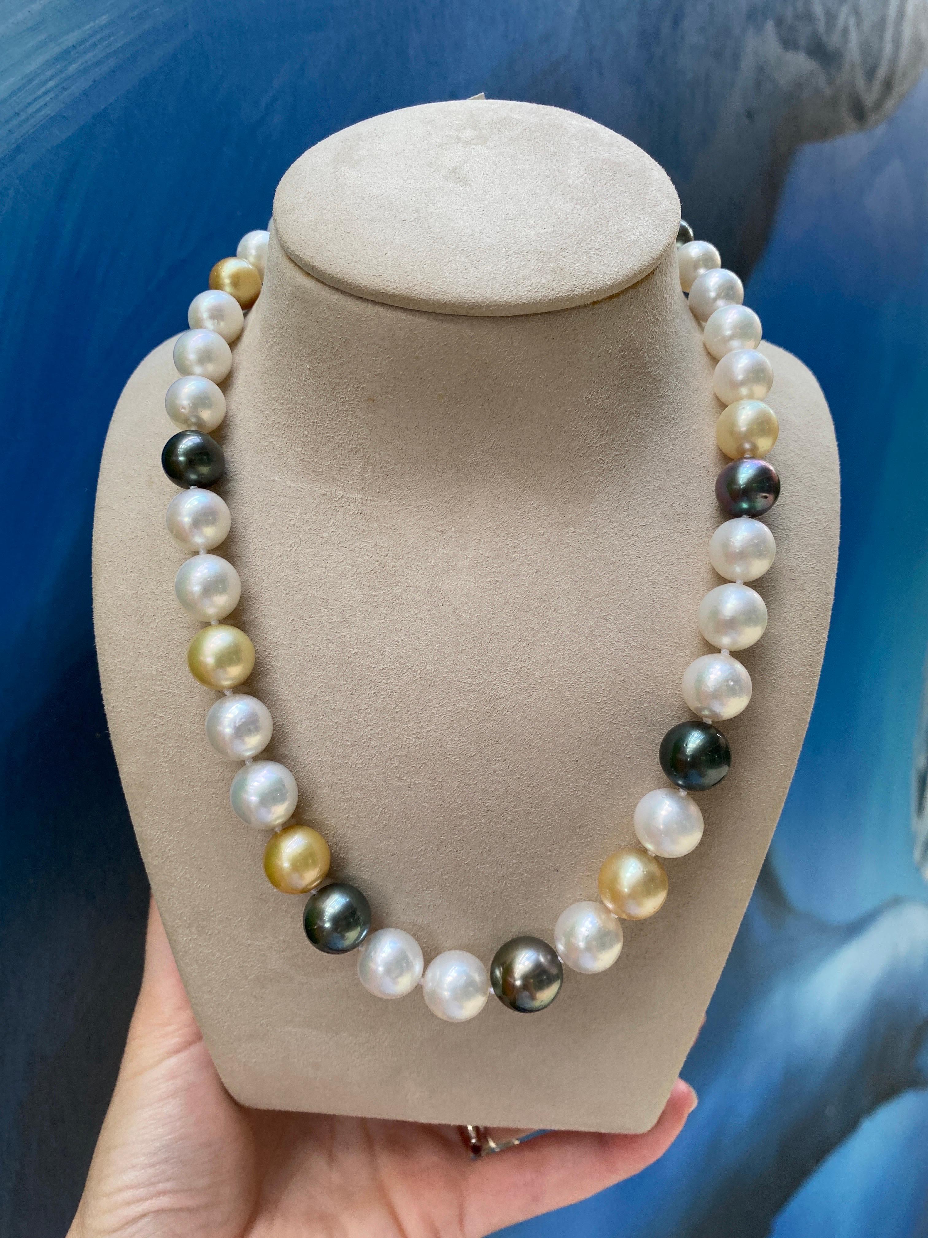 Graduated Multicolor South Sea Pearl Necklace with 14k Yellow Gold Clasp In New Condition For Sale In Houston, TX