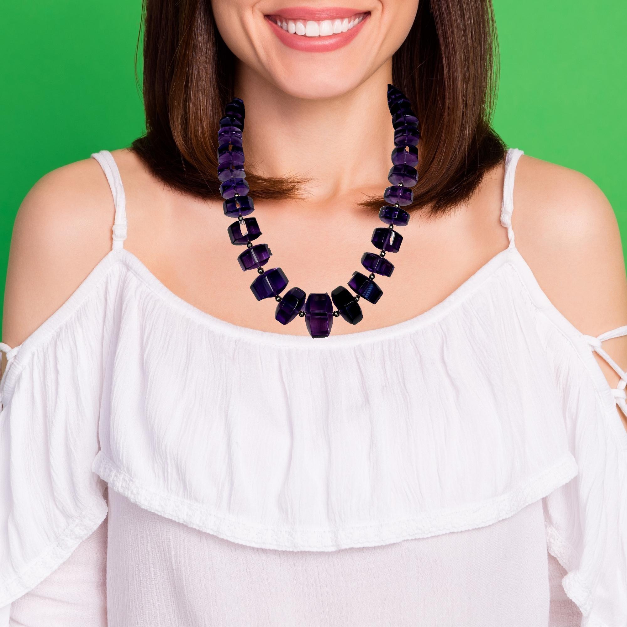 Collier Rondel octogonal gradué en or jaune 14 carats et 18 carats en vente 3