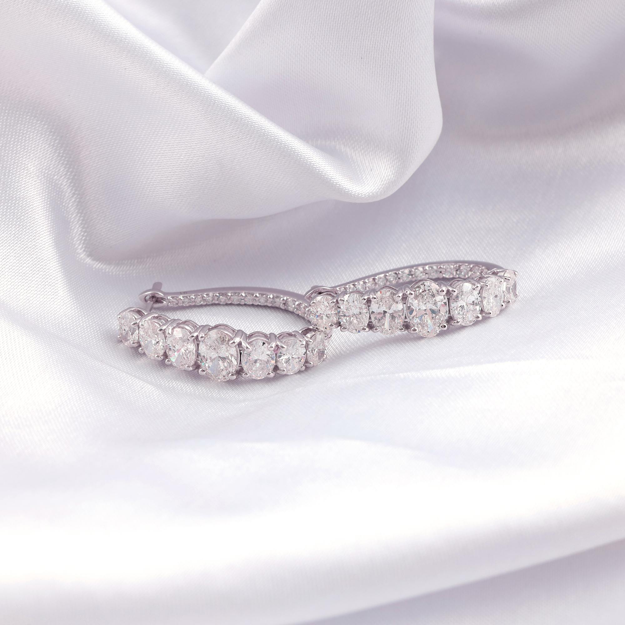 Moderne Boucles d'oreilles en or blanc 14 carats avec diamants SI/H de taille ovale et de forme graduelle. en vente