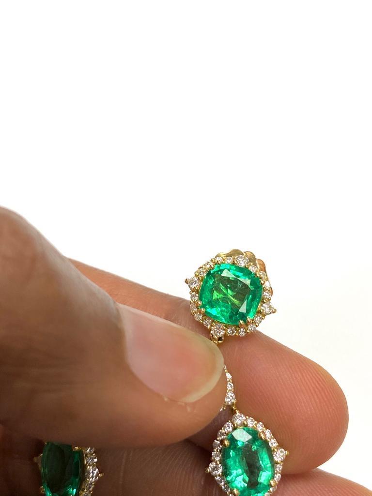 Women's Goshwara Oval Emerald Graduated And Diamond Earrings