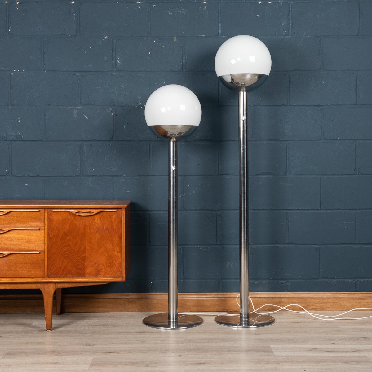 Graduated Pair Of Floor Lamps, Pia Guidetti-Crippa For Luci Italia, c.1970 In Good Condition For Sale In Royal Tunbridge Wells, Kent
