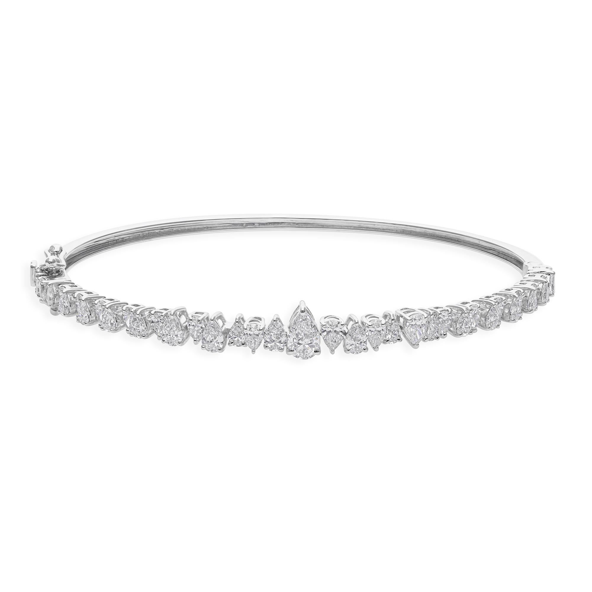 Armband aus 18k Weißgold mit abgestuften Diamanten im Birnen- und Rundschliff im Angebot 2