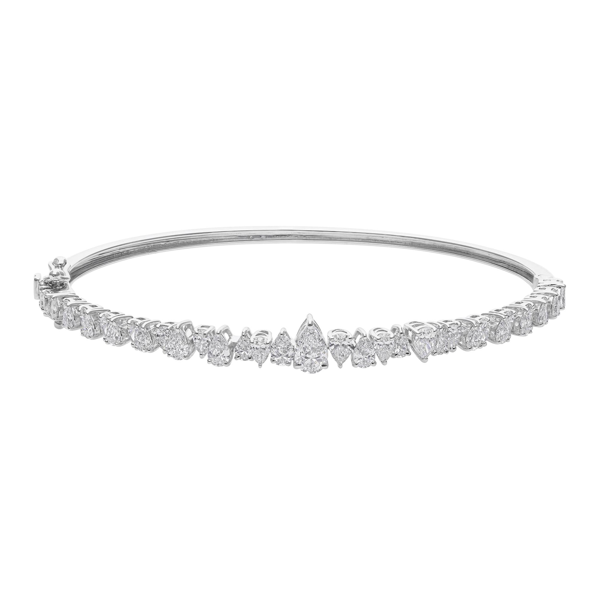 Pulsera brazalete graduada de oro blanco de 14k con diamantes talla pera de 2,68 ct en venta