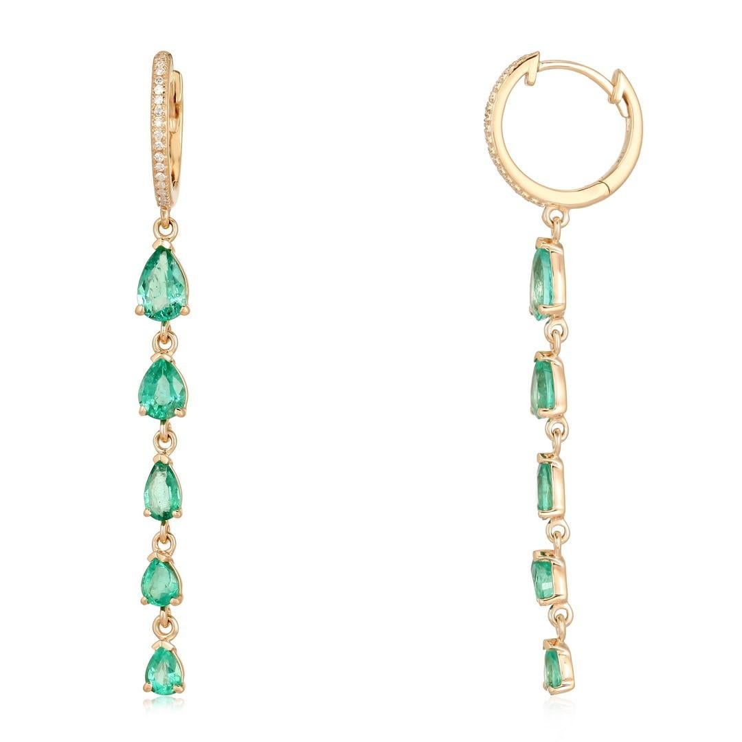 Graduated Pear Cut Emeralds 14K Gold Long Drop Earrings In New Condition For Sale In Los Angeles, CA